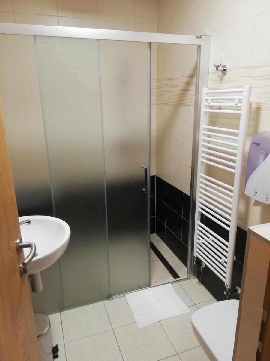 Single Room with Private Bathroom photo 2