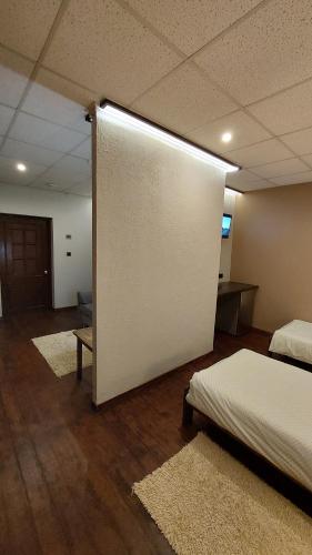 Family Room with Bathroom photo 3