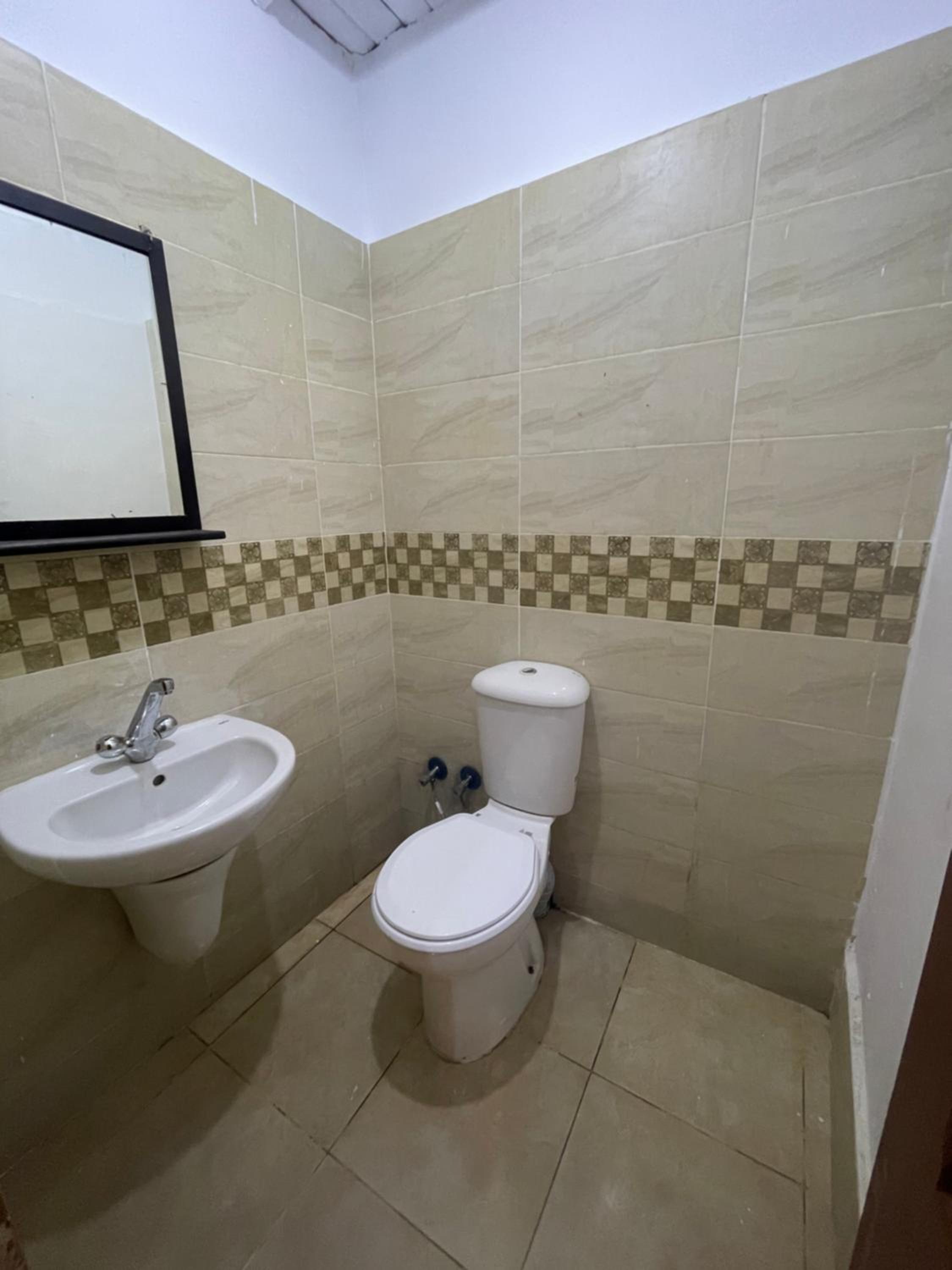 Single Room with Shared Bathroom photo 2