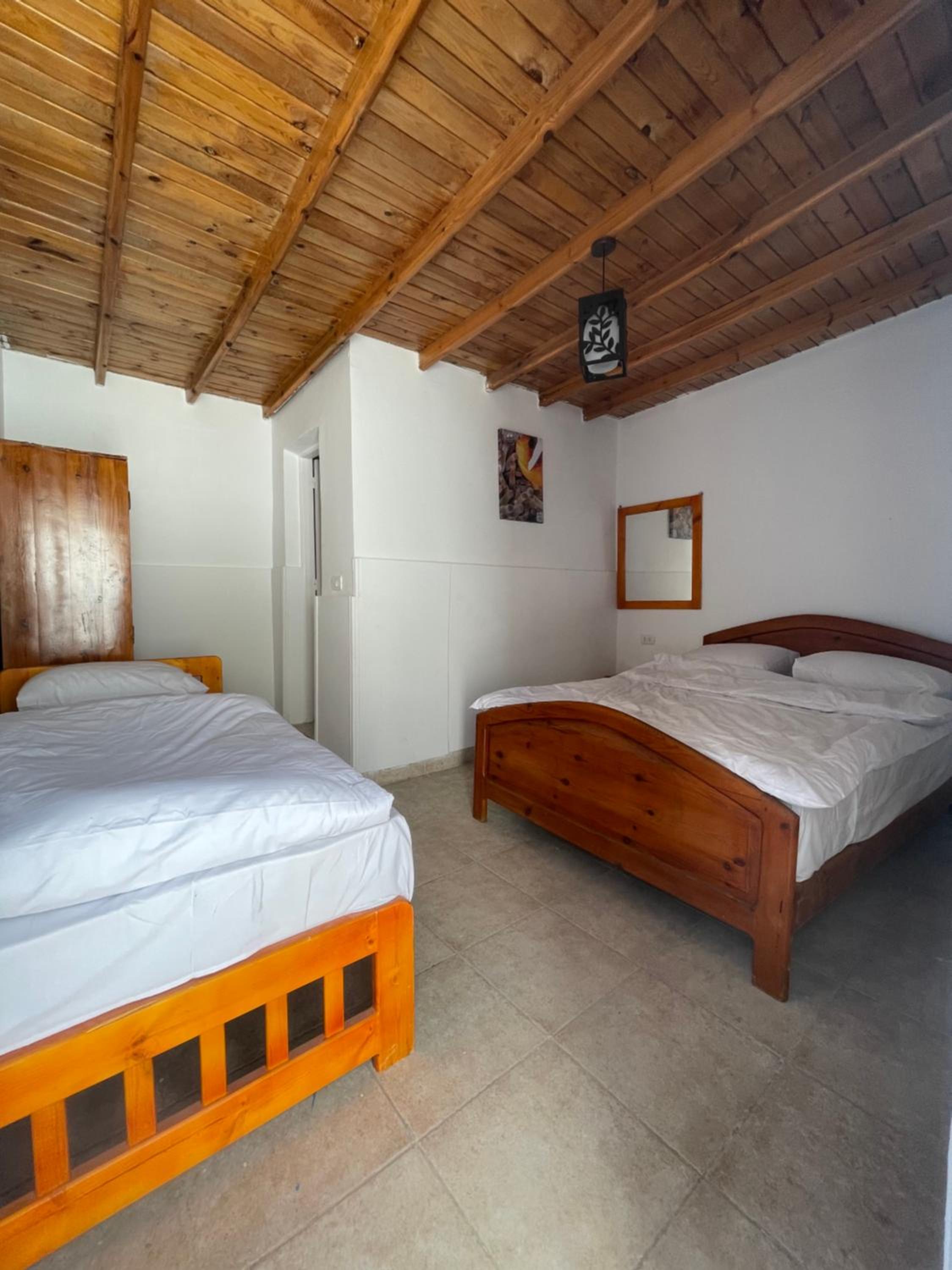 Double Room with Private Bathroom - Photo 7