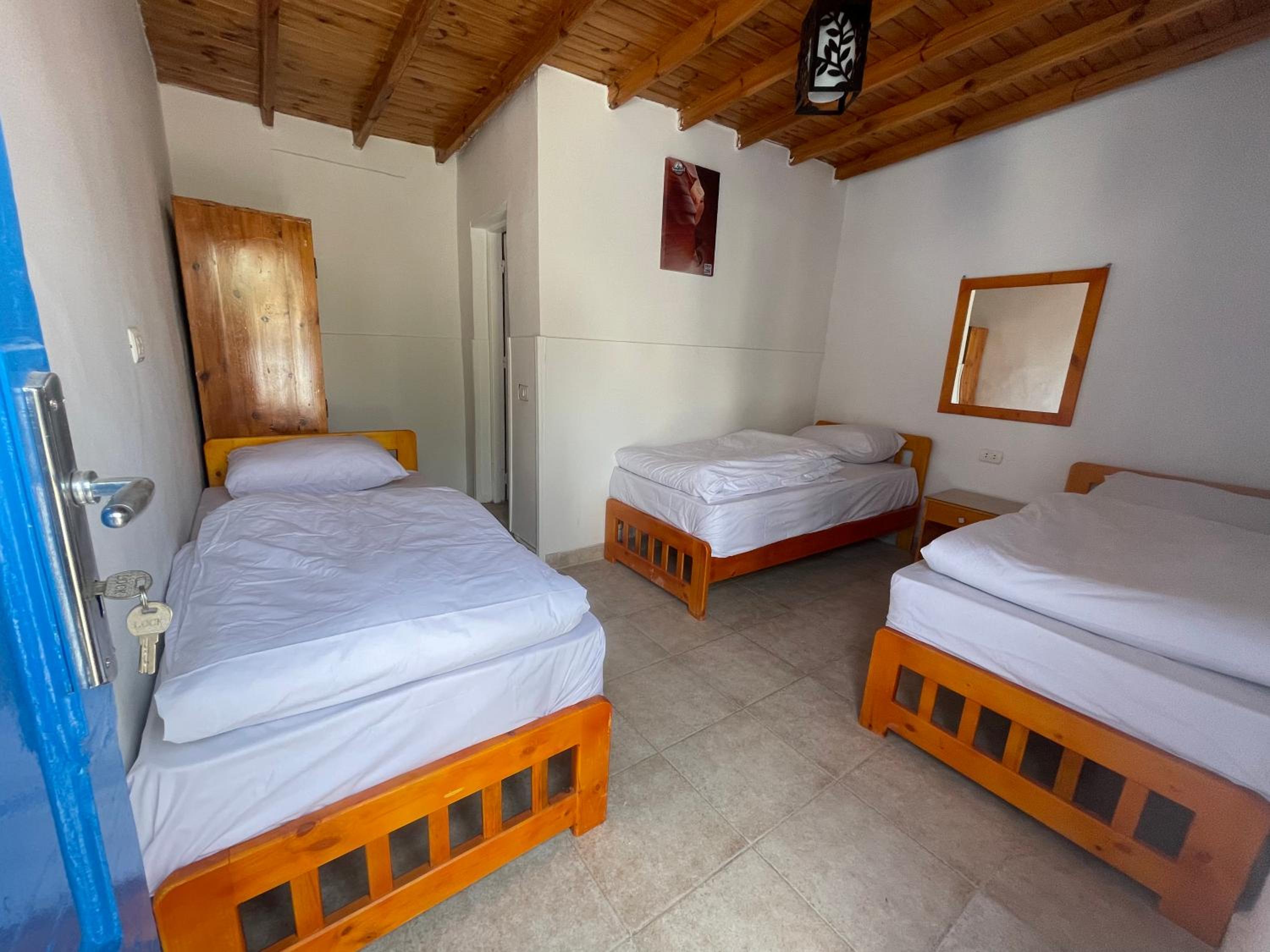 Double Room with Private Bathroom - Photo 6