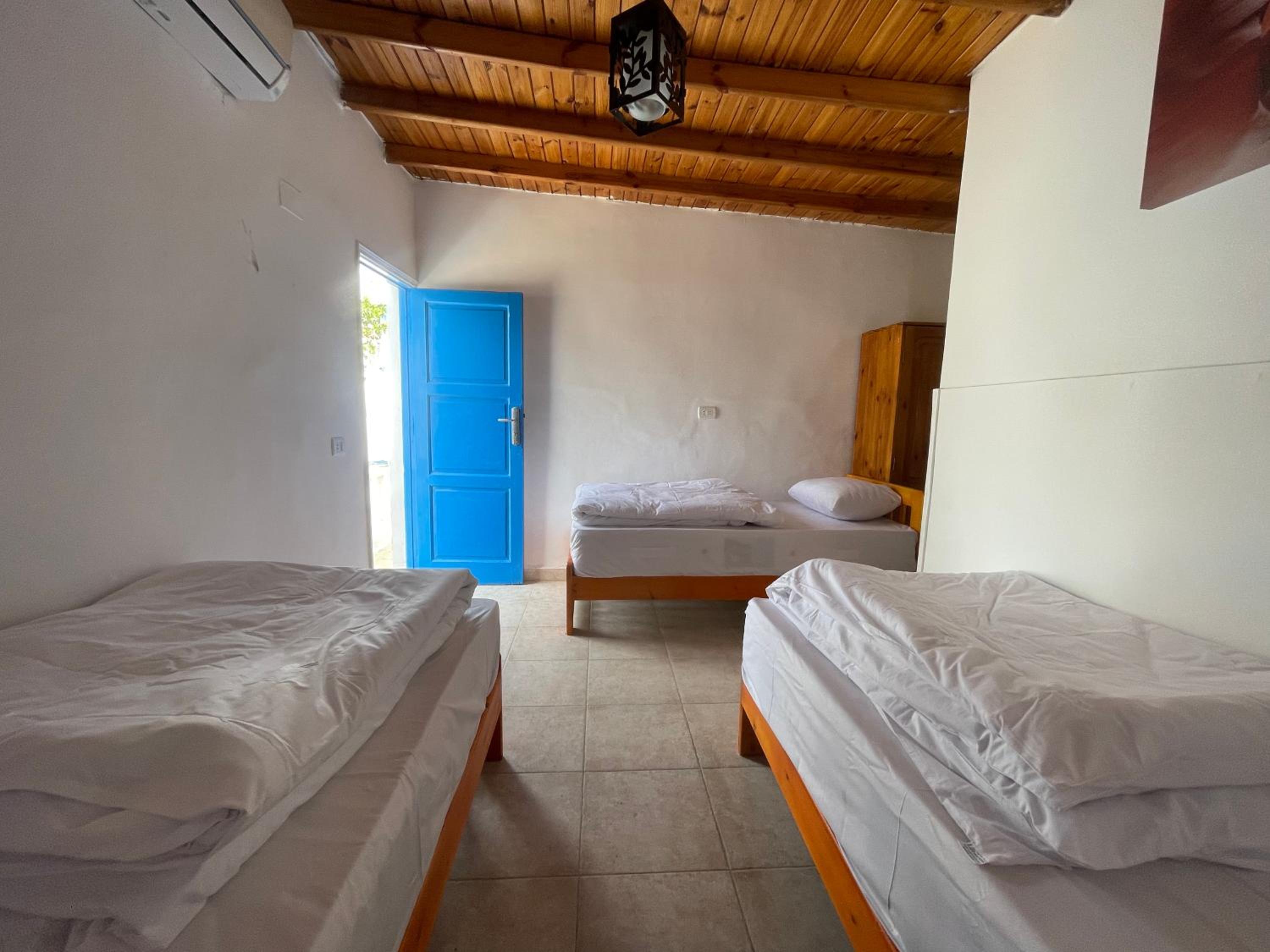 Double Room with Private Bathroom - Photo 9