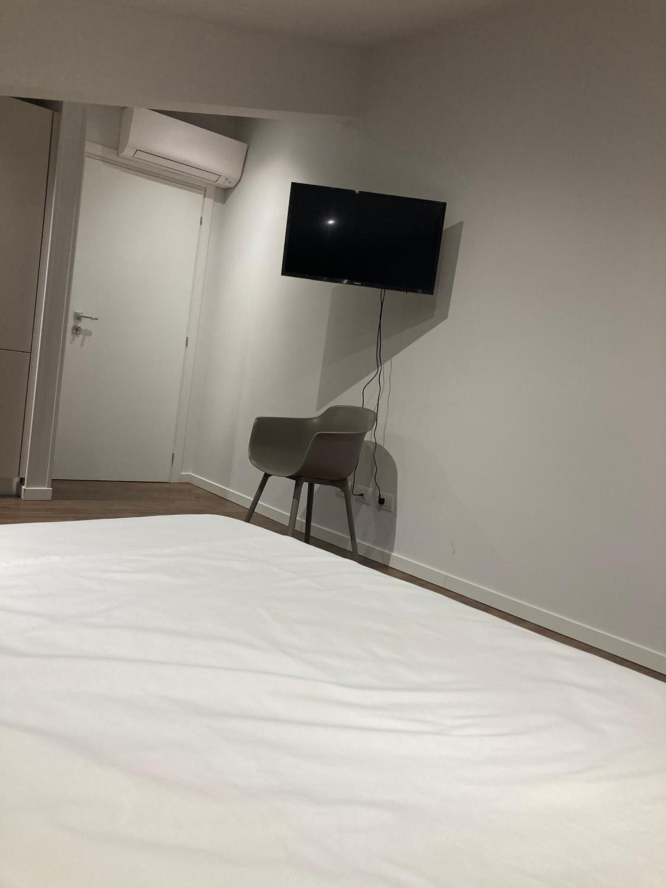 One-Bedroom Apartment - Photo 3