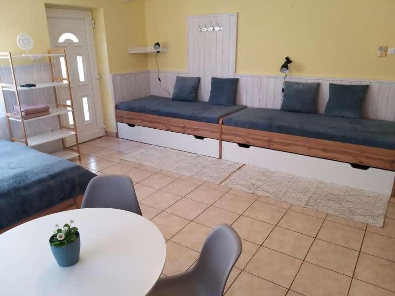 Studio Apartment photo 1