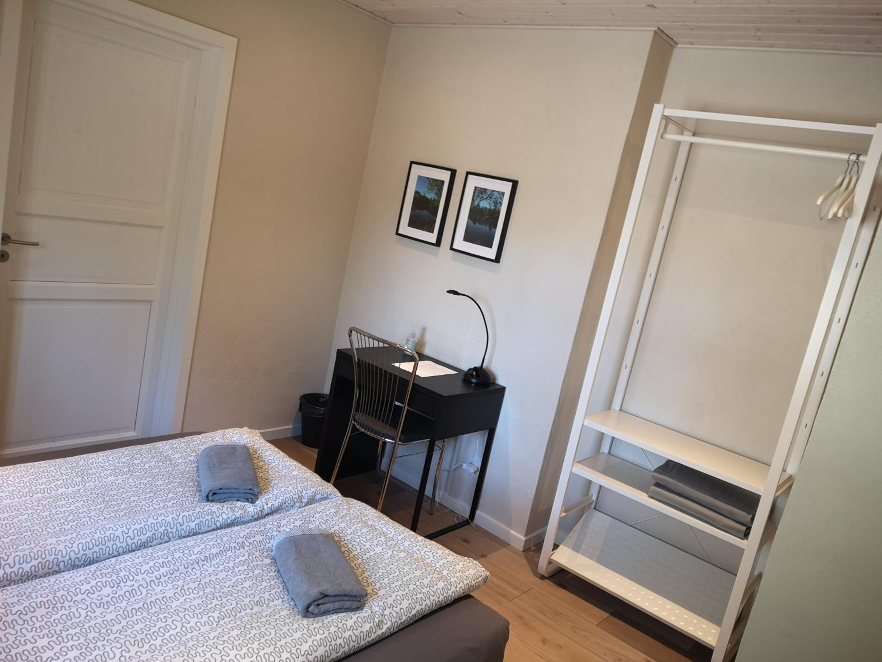 Twin Room with Private Bathroom - Photo 8