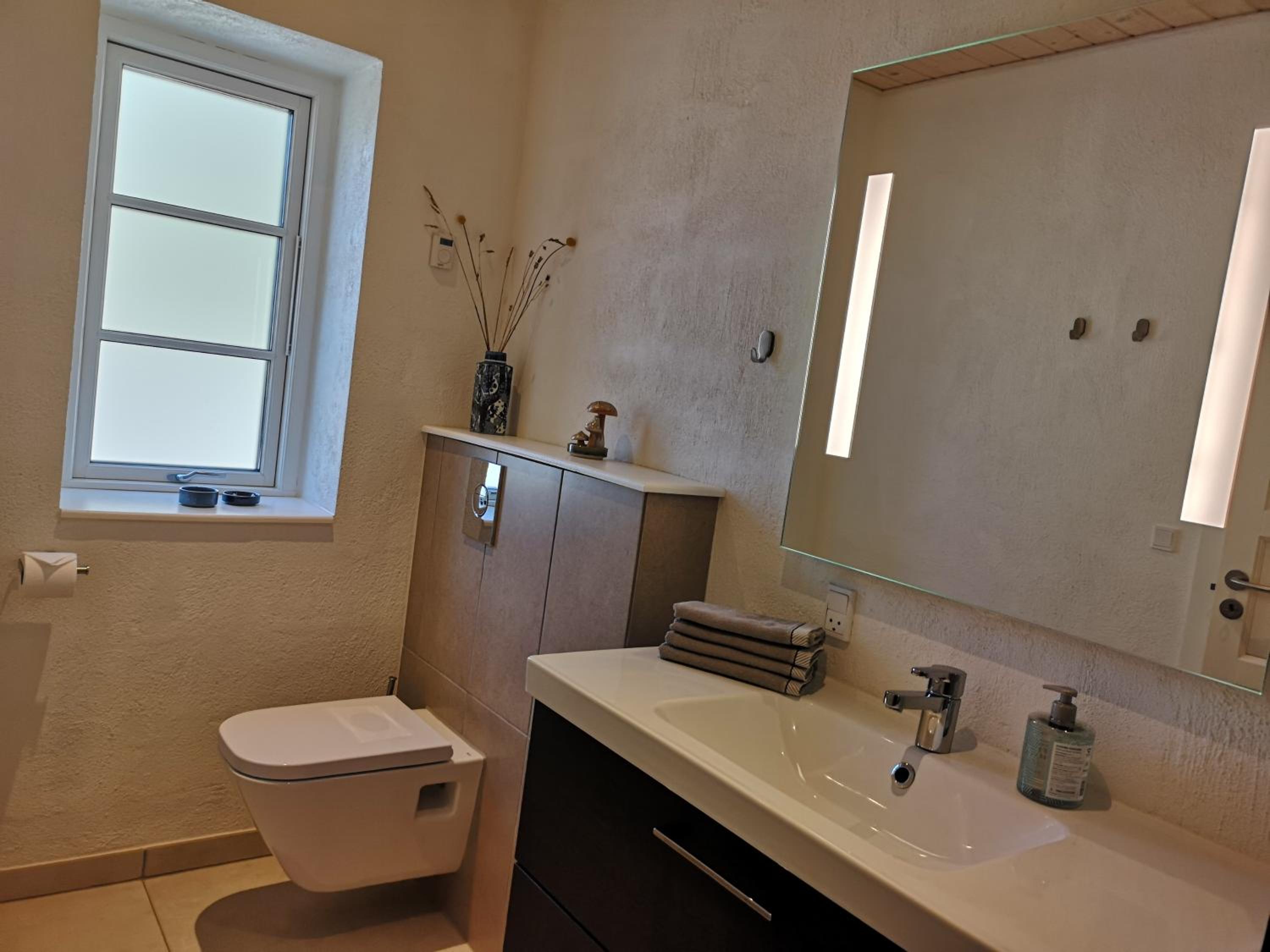 Twin Room with Private Bathroom - Photo 4