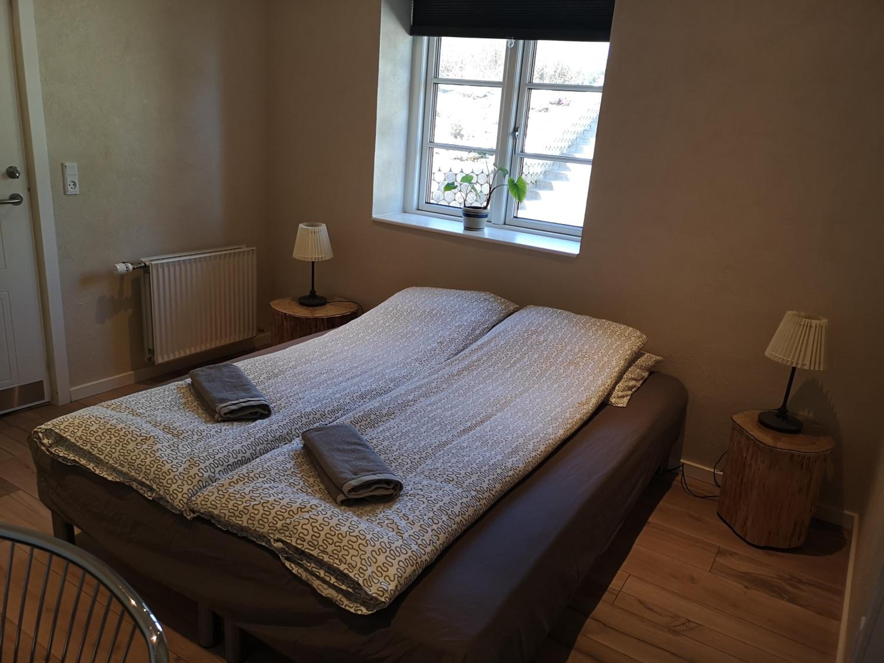 Twin Room with Private Bathroom - Photo 9