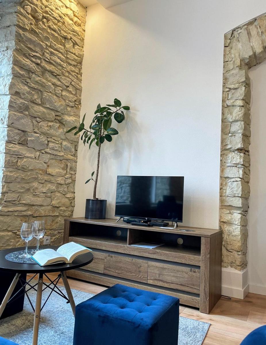 Studio Apartment - Photo 12