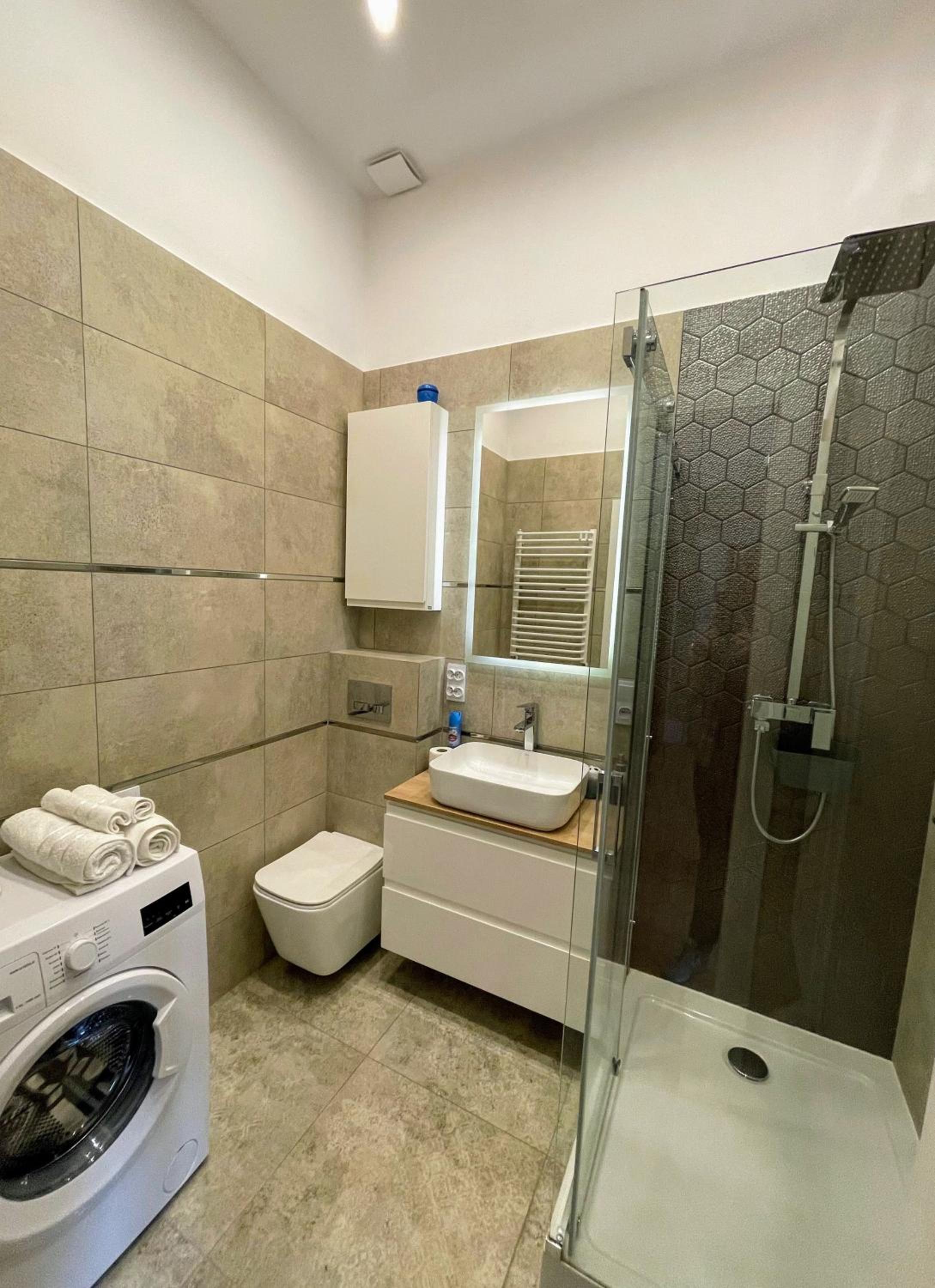 Studio Apartment - Photo 16