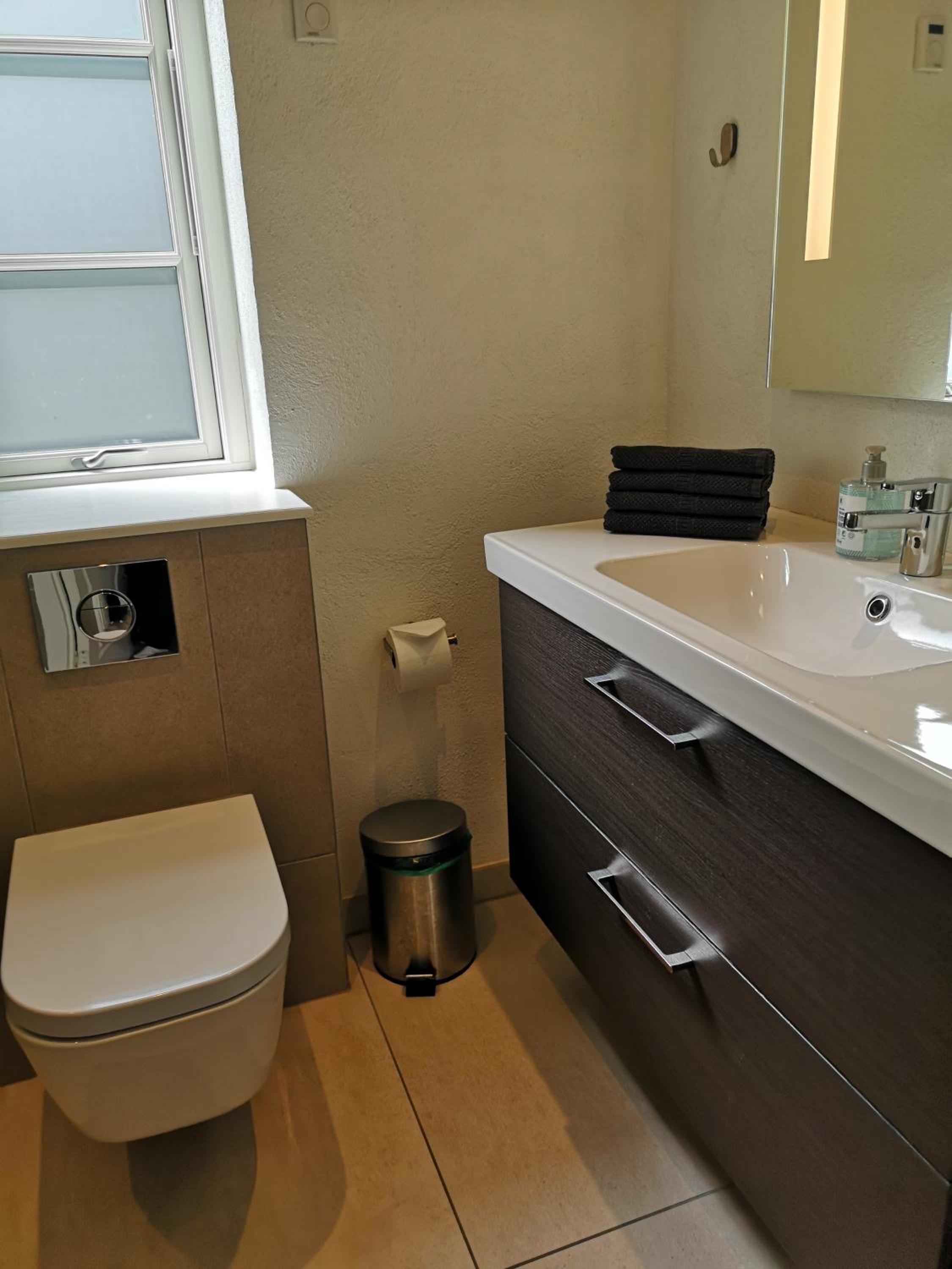 Quadruple Room with Private Bathroom - Photo 7