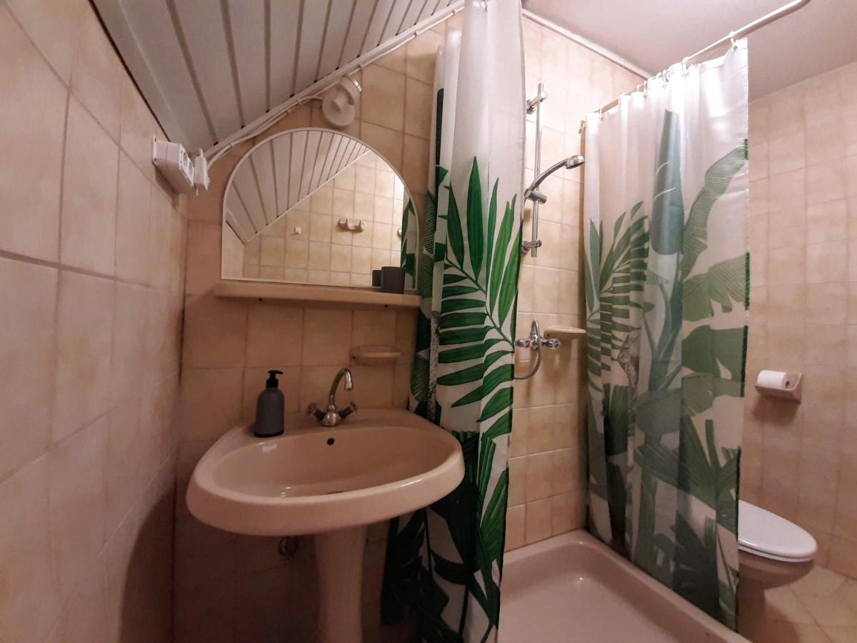 Twin Room with Bathroom photo 3