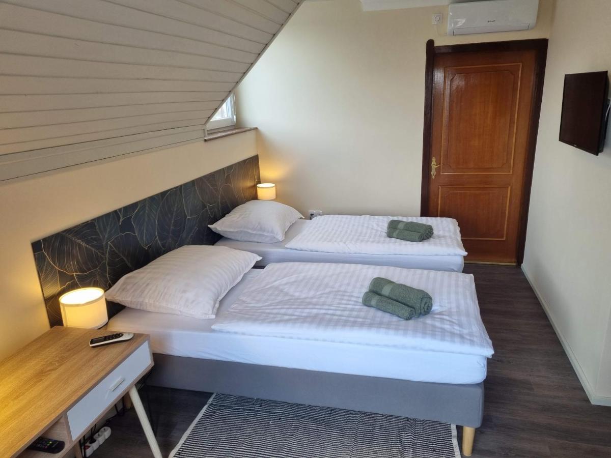 Twin Room with Bathroom photo 2