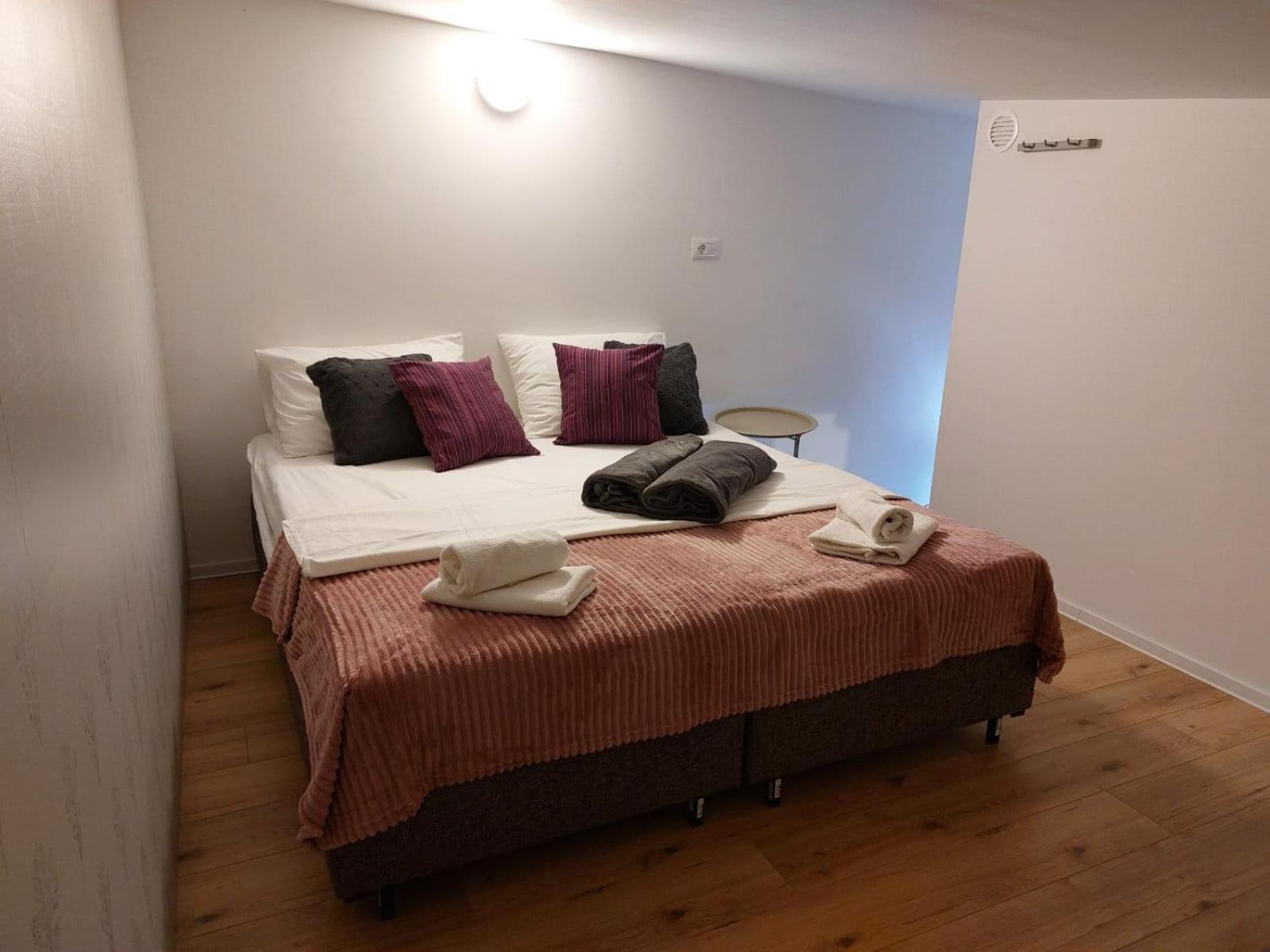 Studio - Split Level