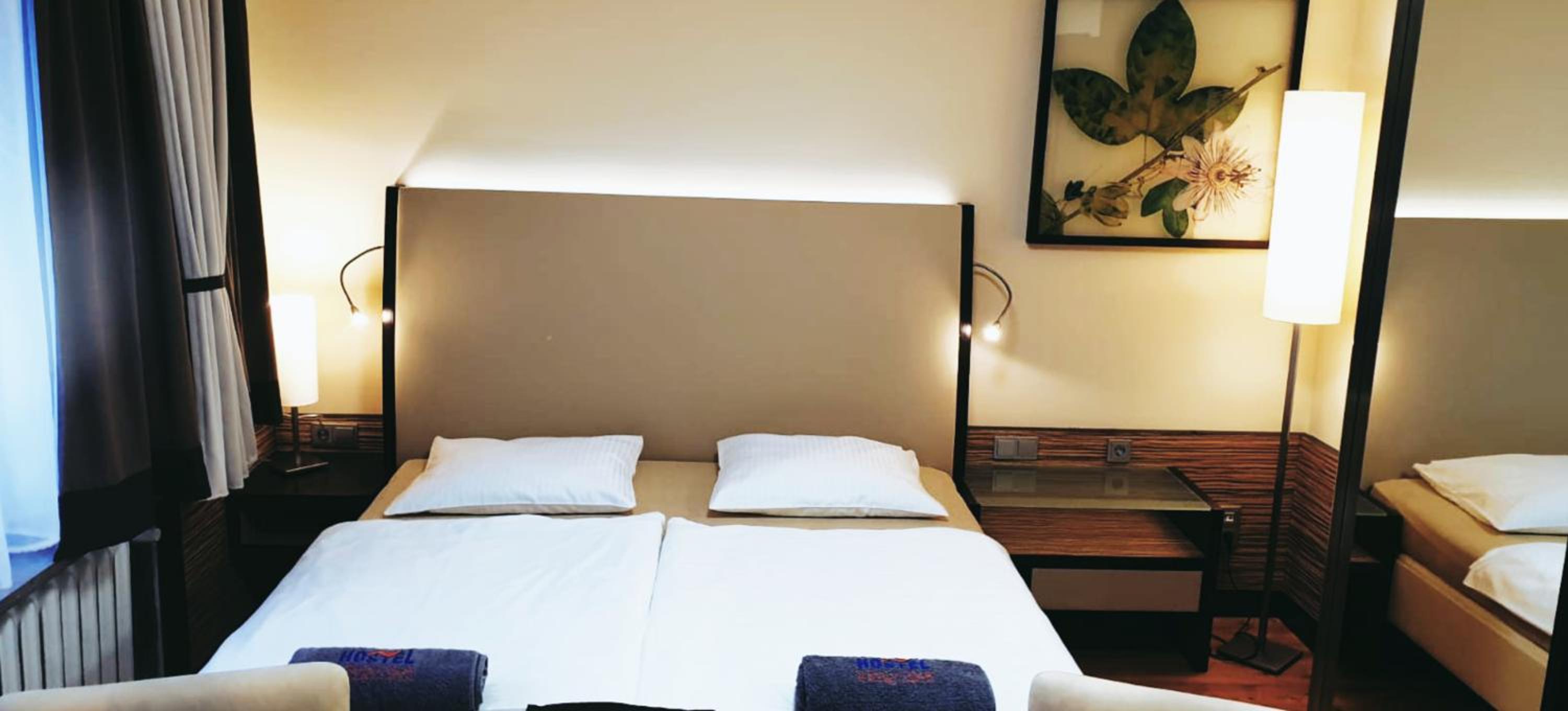Deluxe King Room - Photo 10