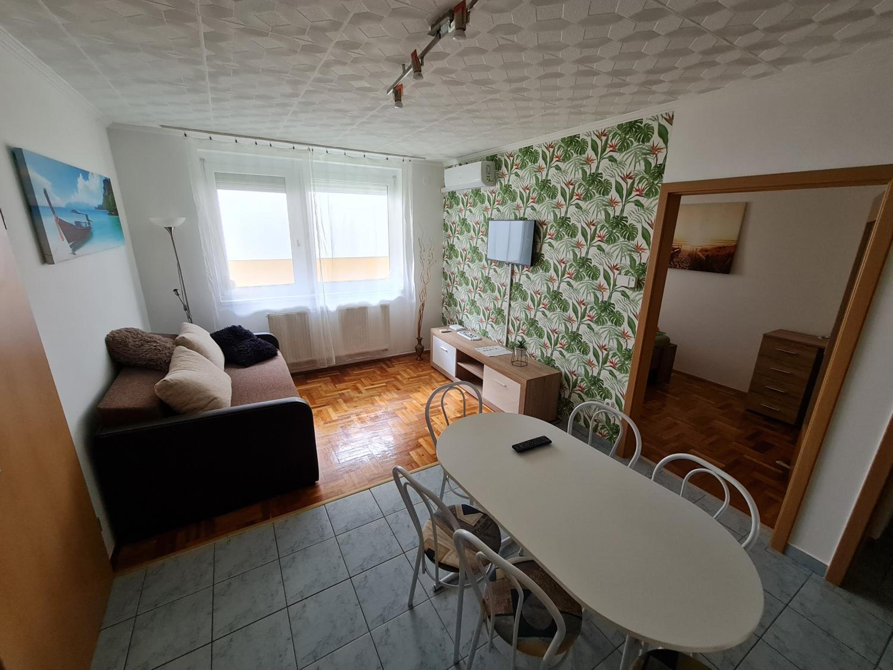 One-Bedroom Apartment photo 1