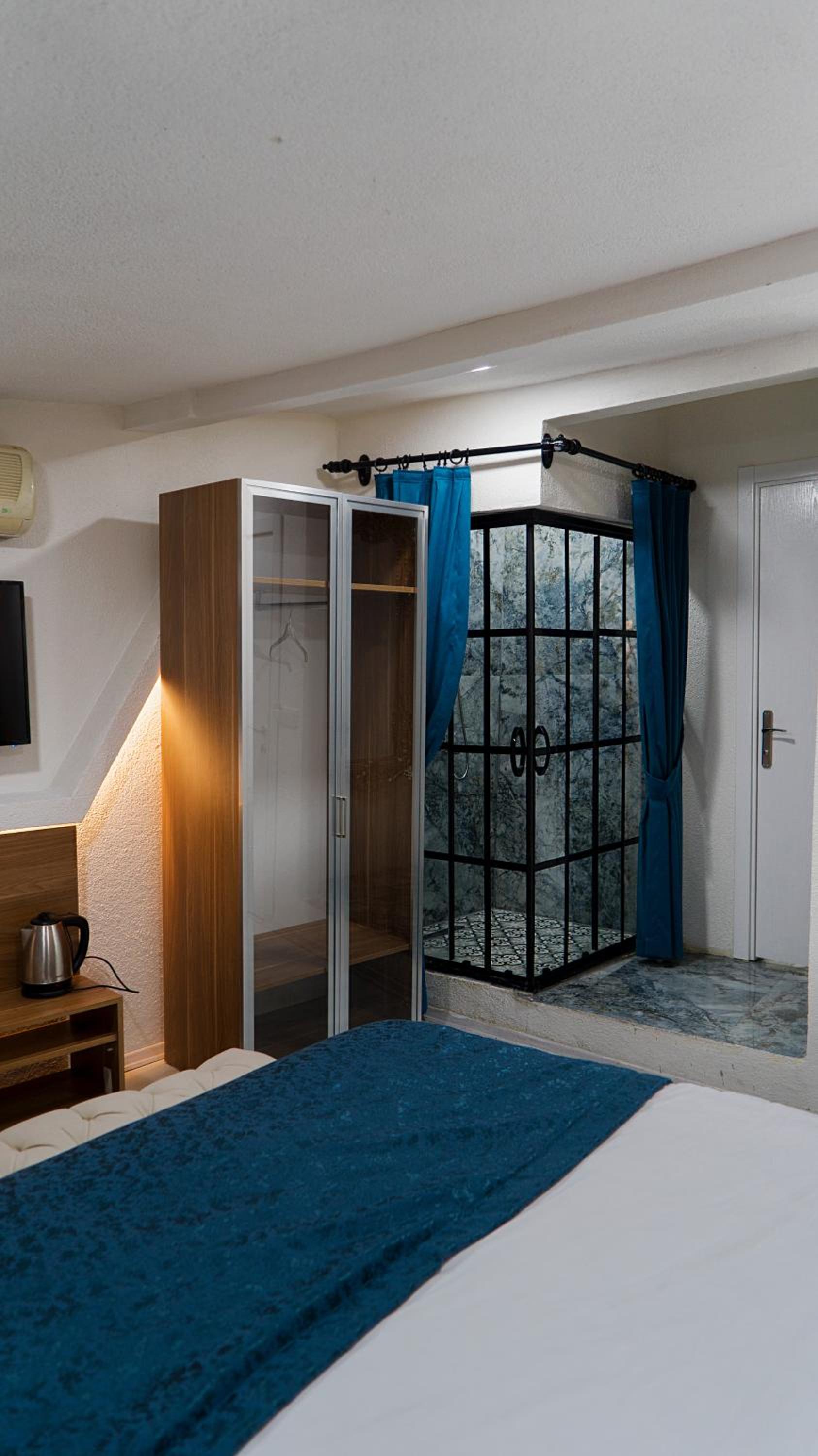Deluxe King Room photo 1