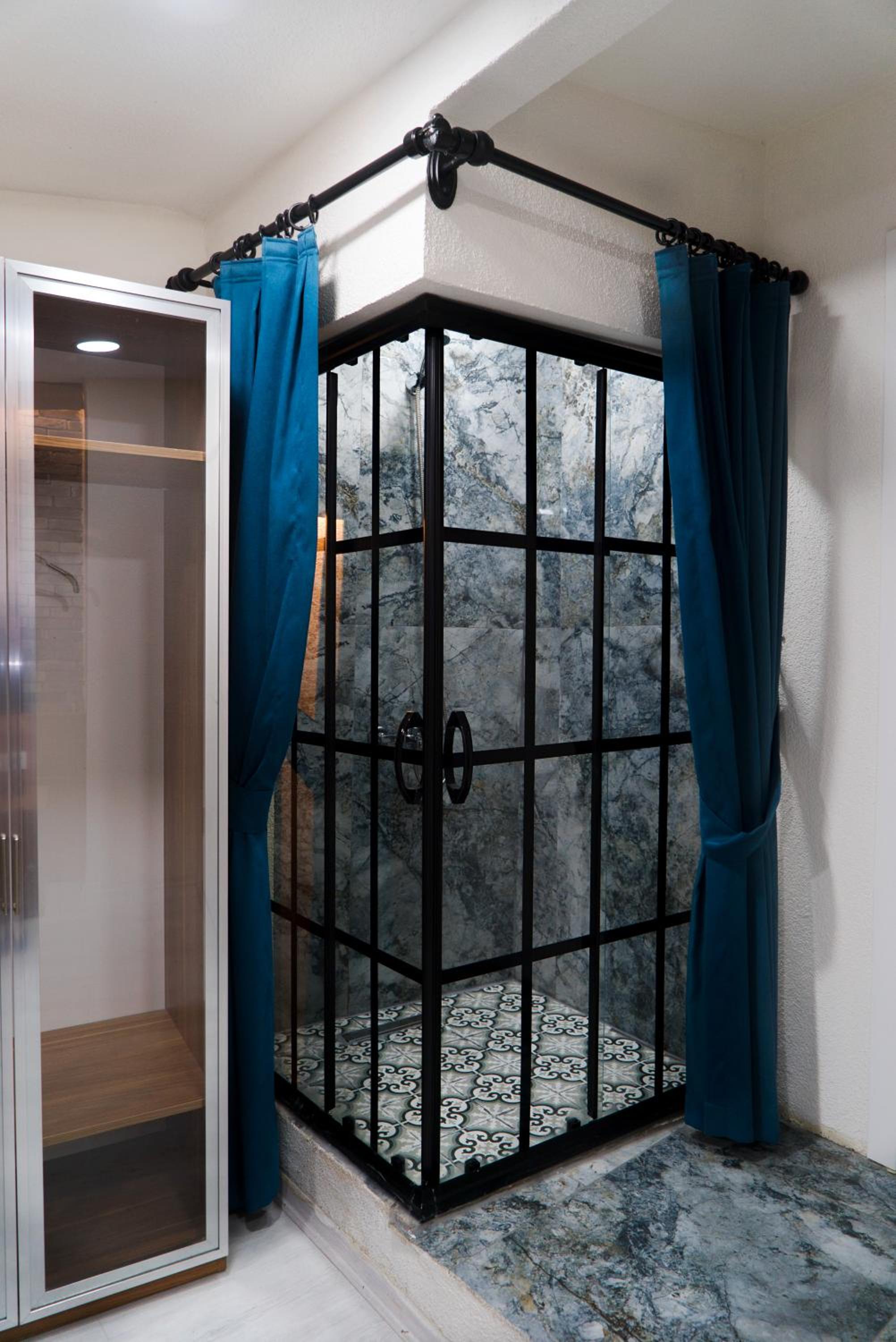 Deluxe King Room photo 2