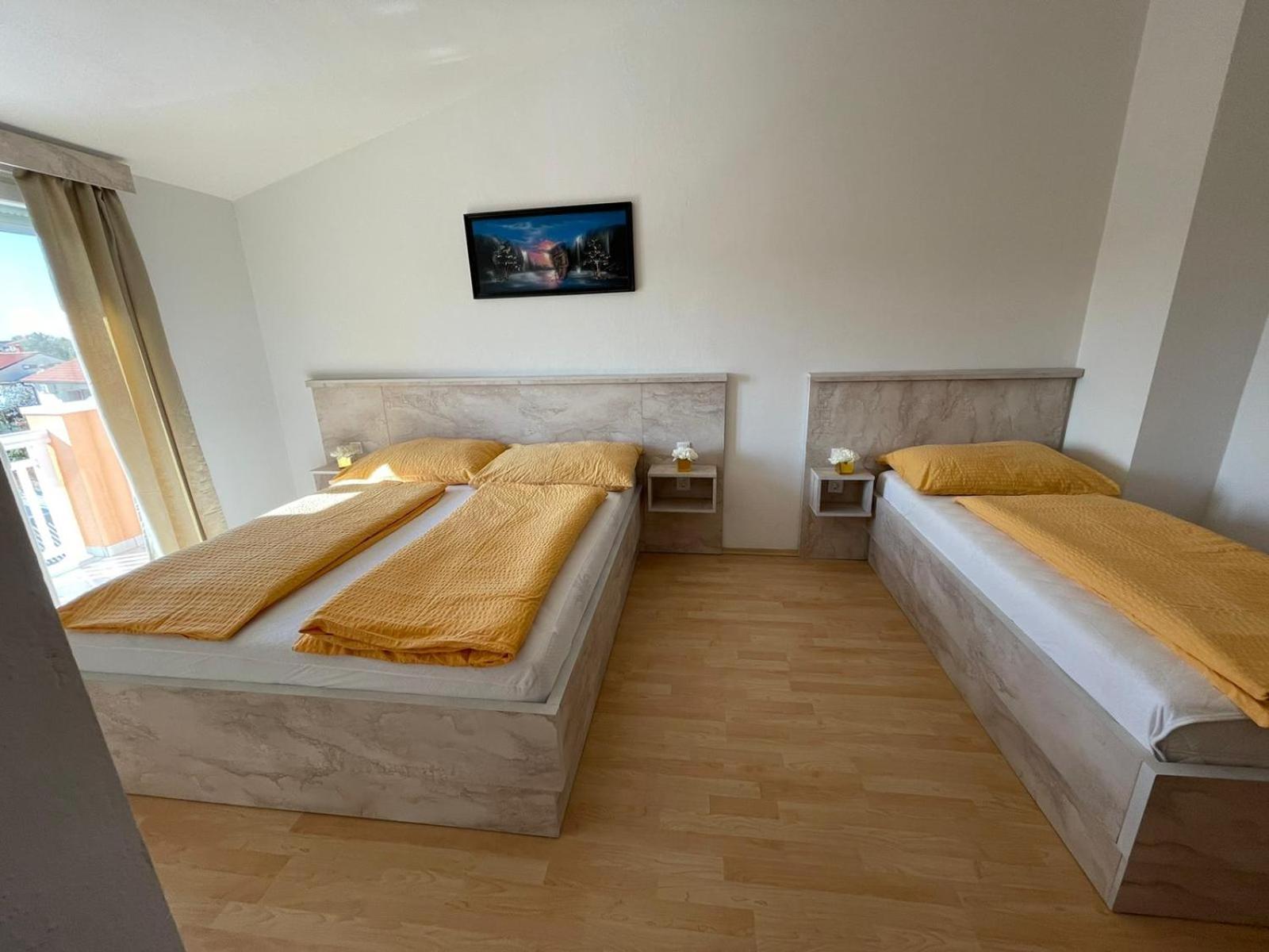 Triple Room with Balcony - Photo 4