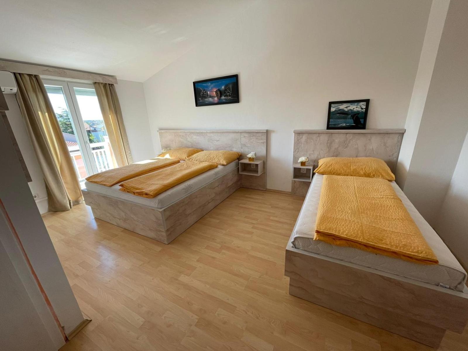 Triple Room with Balcony - Photo 2