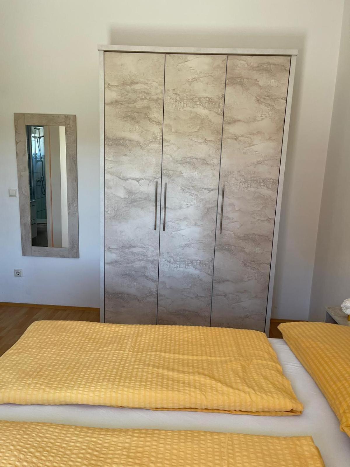 Double Room with Balcony - Photo 4