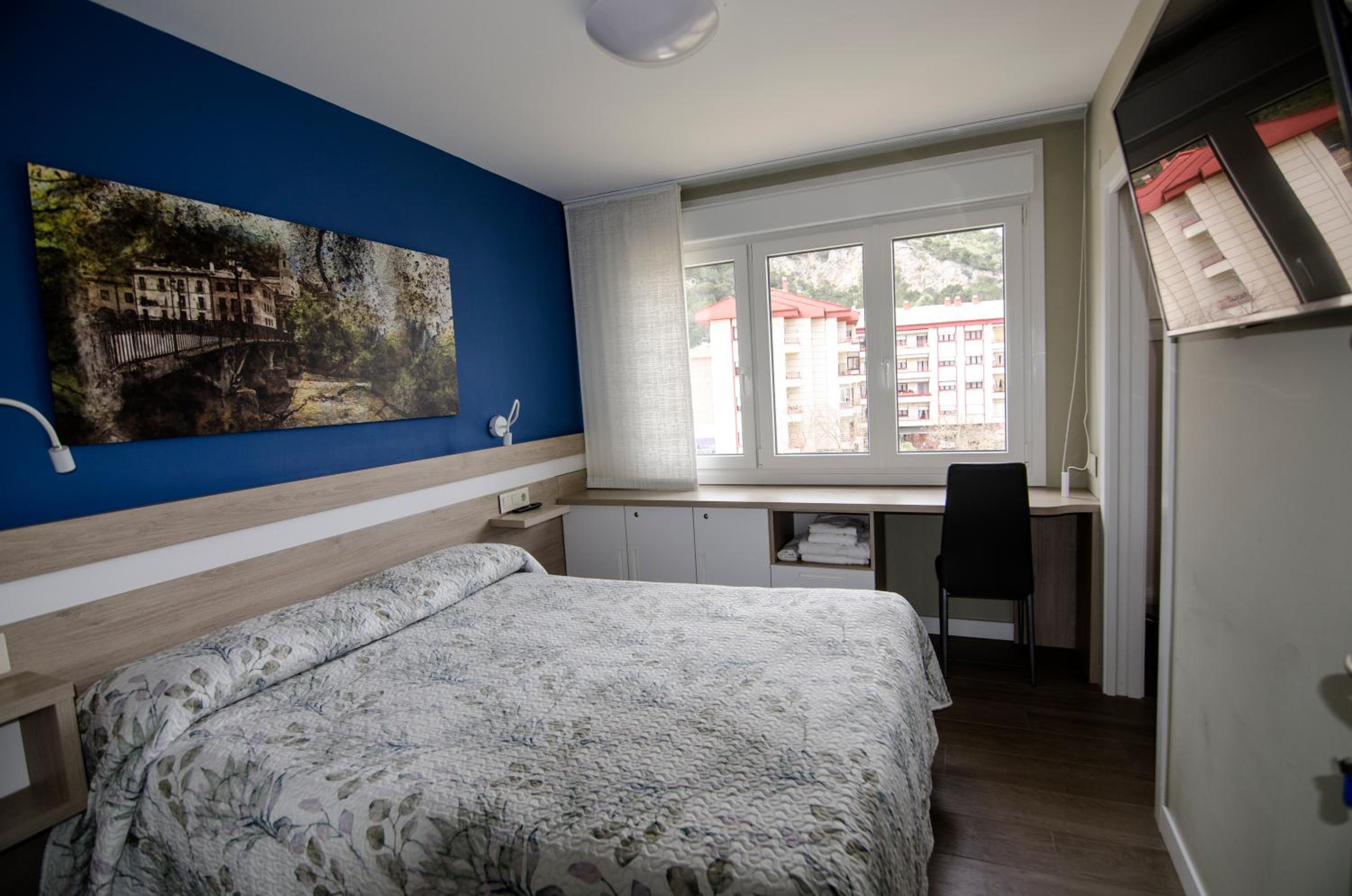 Double Room with Private Bathroom - Photo 1