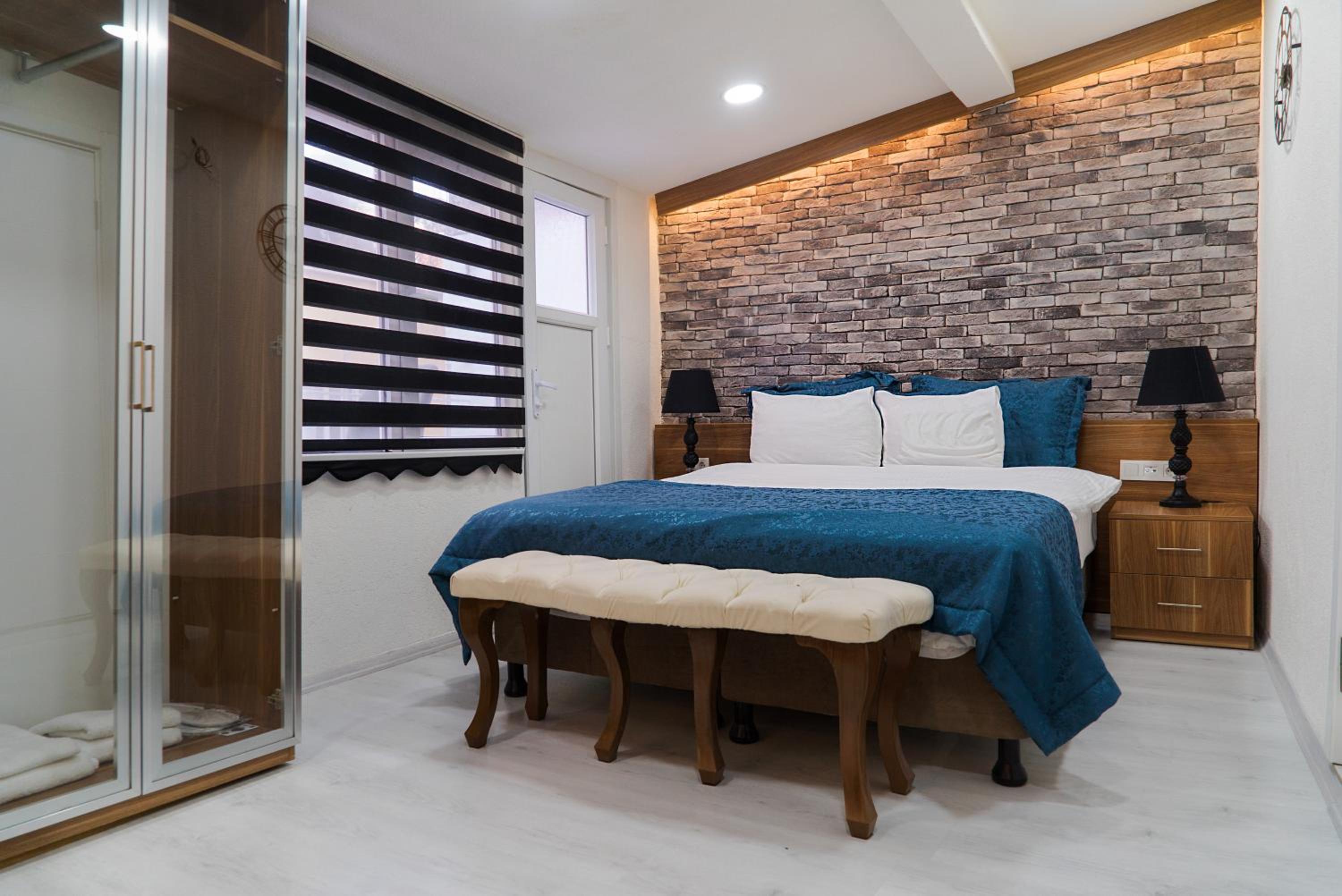 Standard King Room photo 1