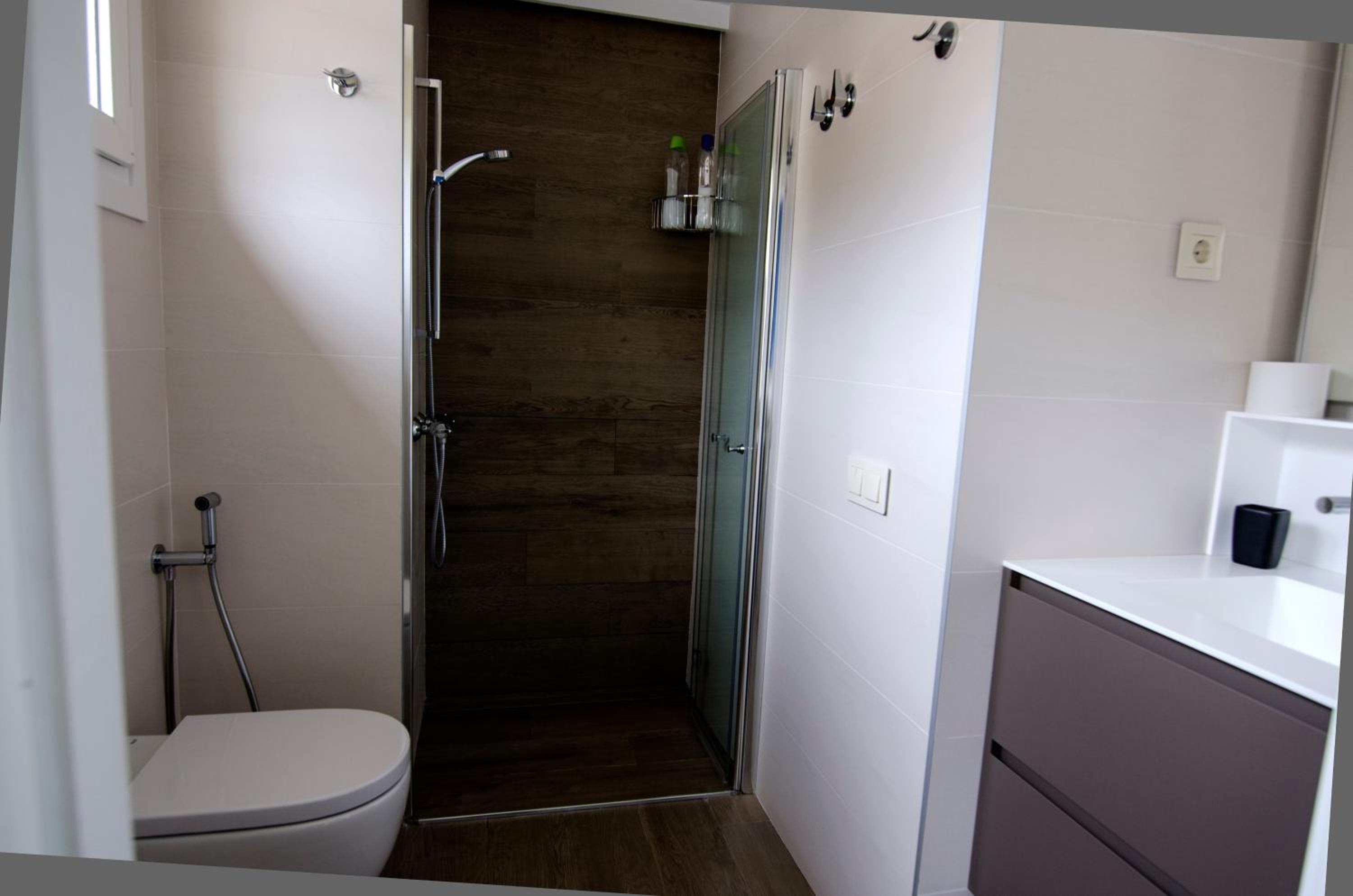 Double Room with Private Bathroom - Photo 2