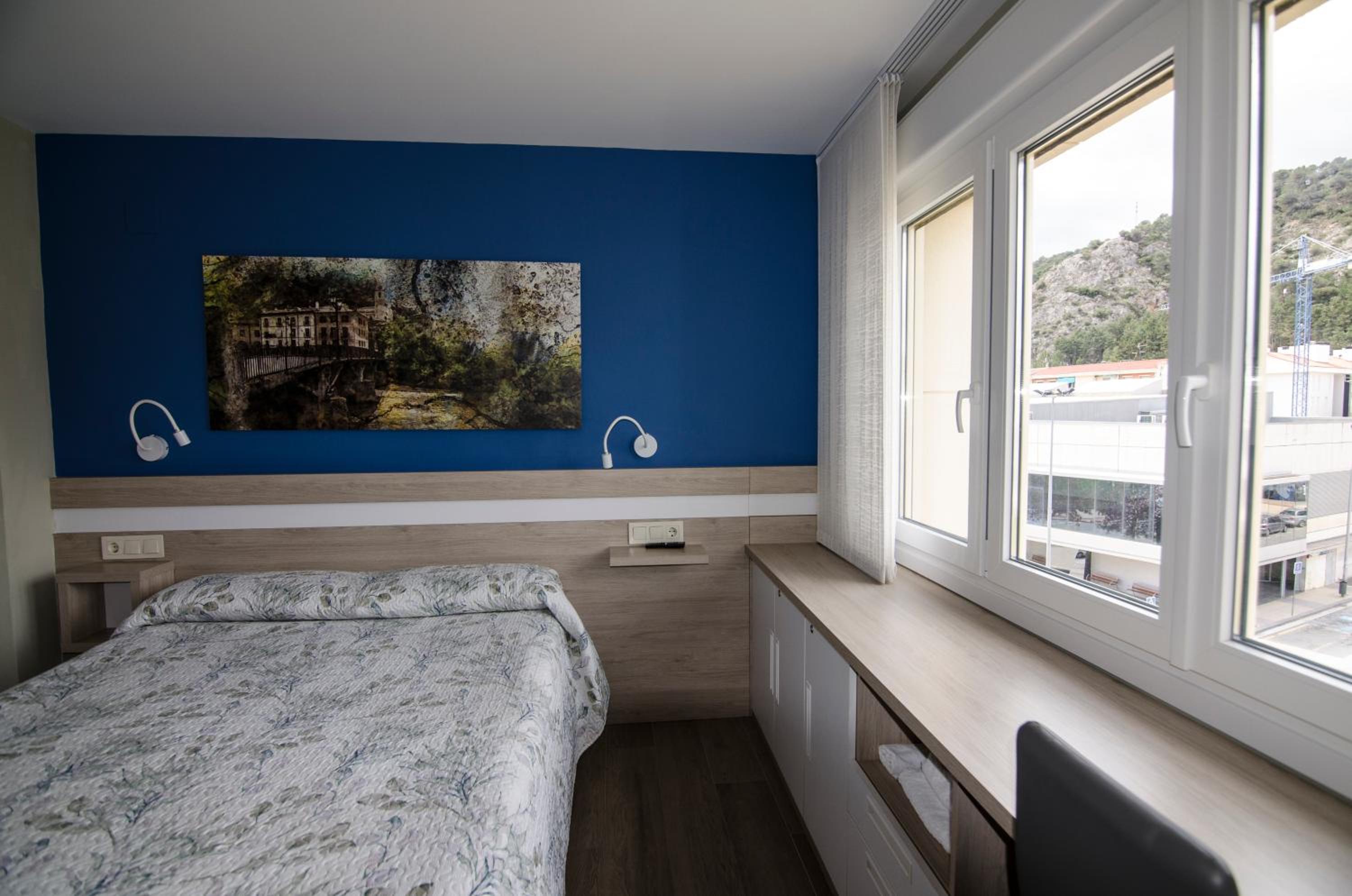 Double Room with Private Bathroom - Photo 3