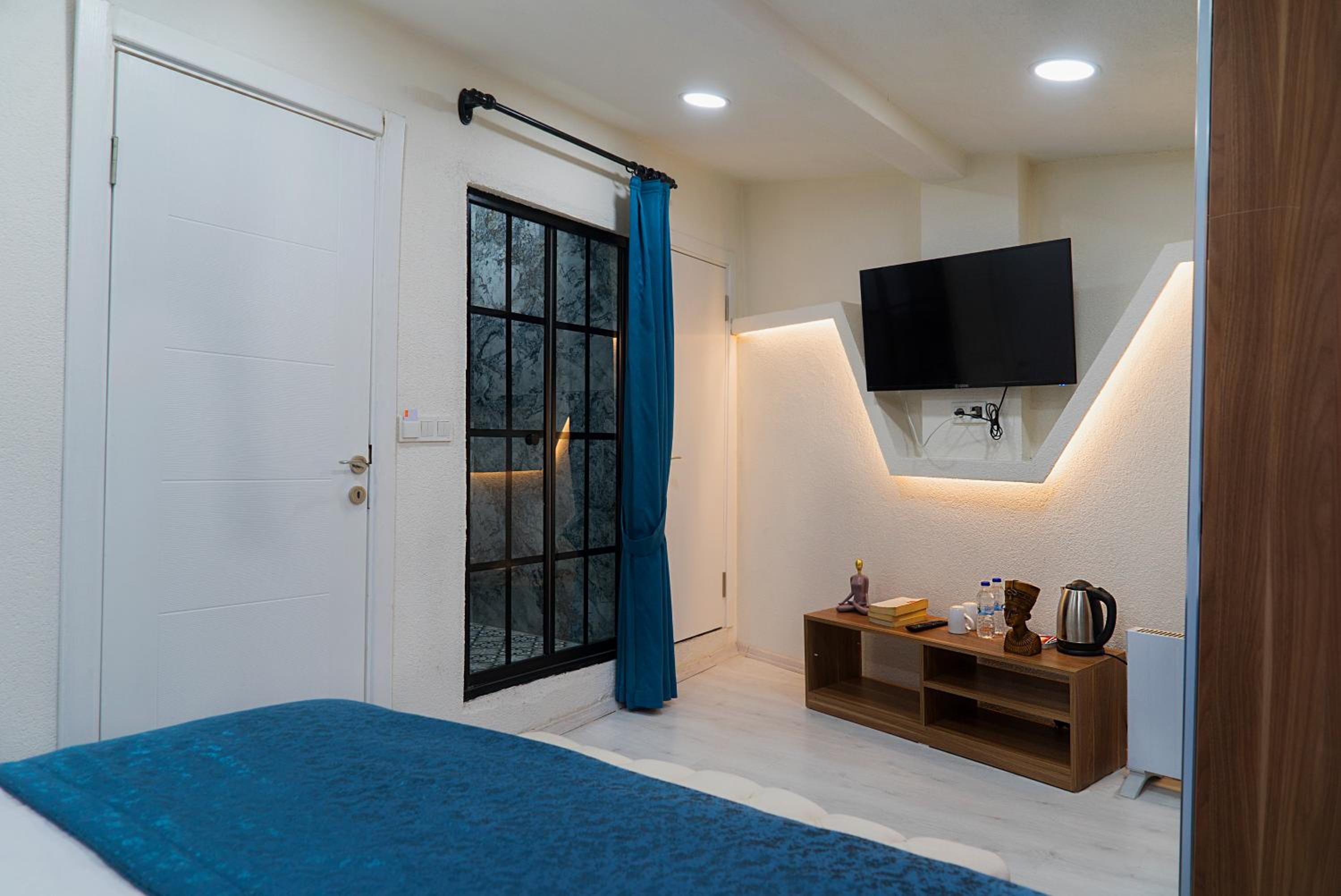 Standard King Room photo 3