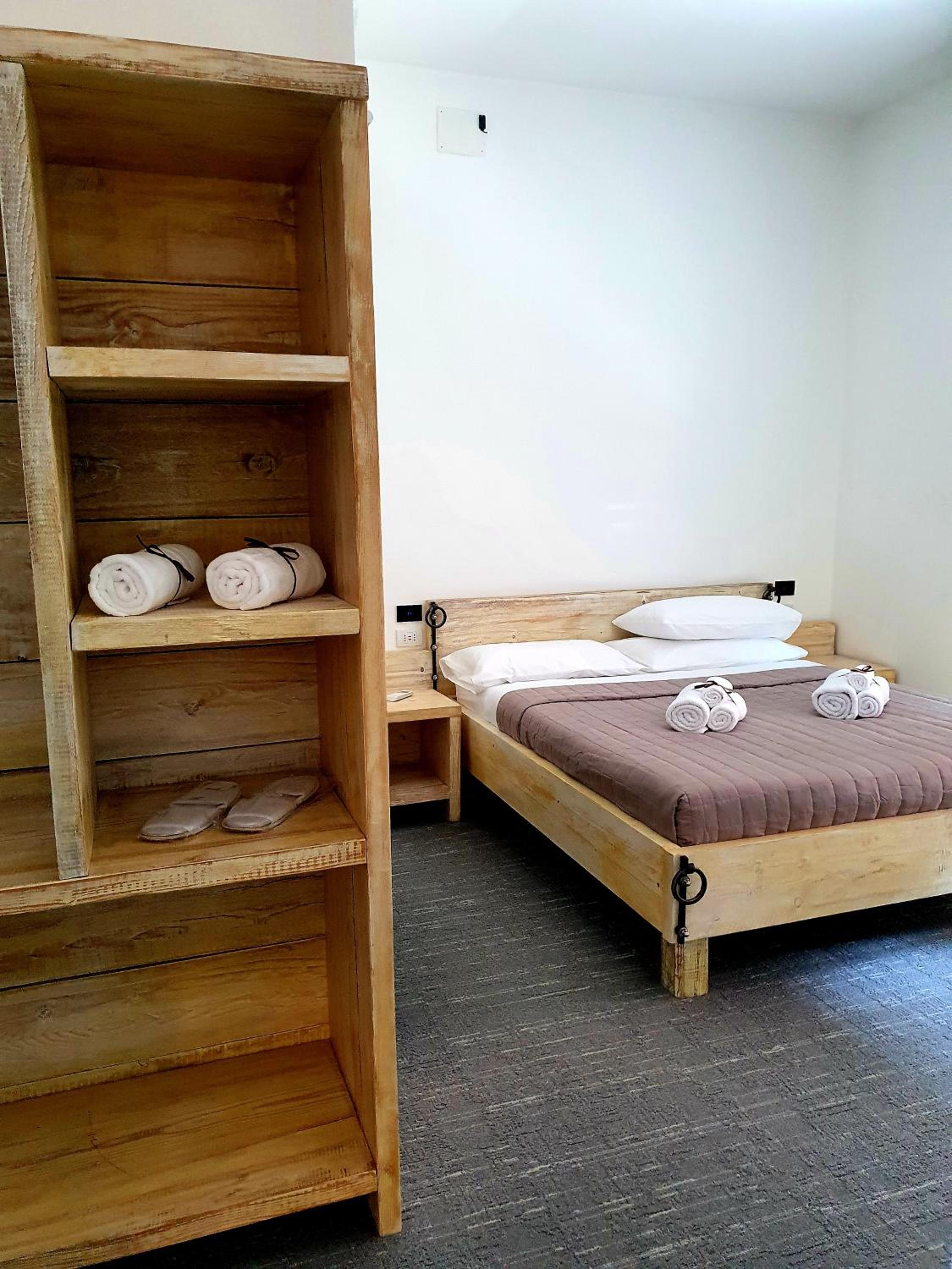 Double Room with Private Bathroom - Photo 13