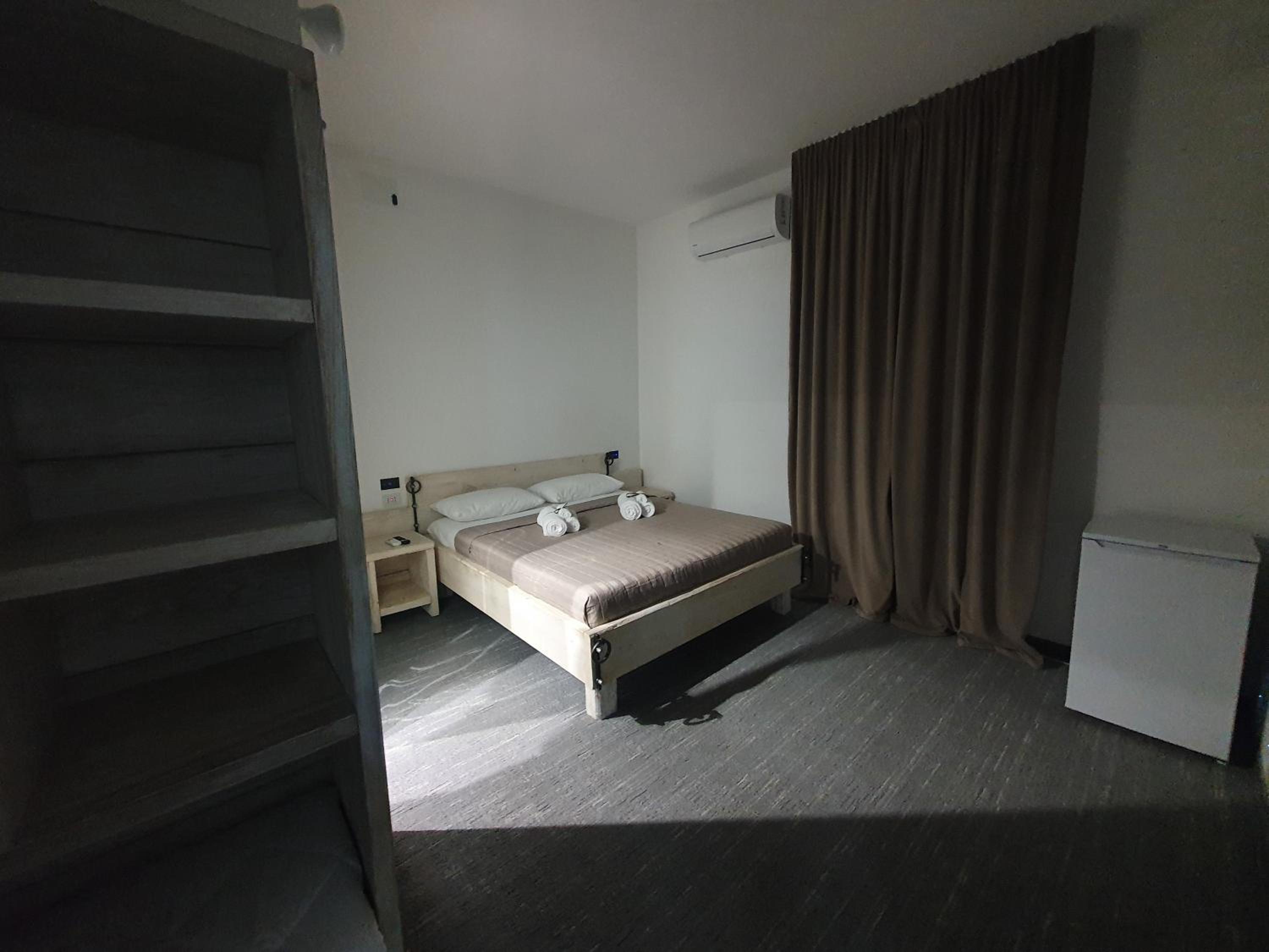 Double Room with Private Bathroom - Photo 9