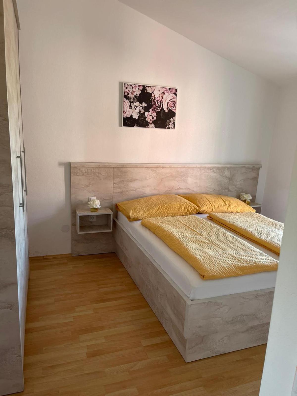 Double Room with Balcony - Photo 6