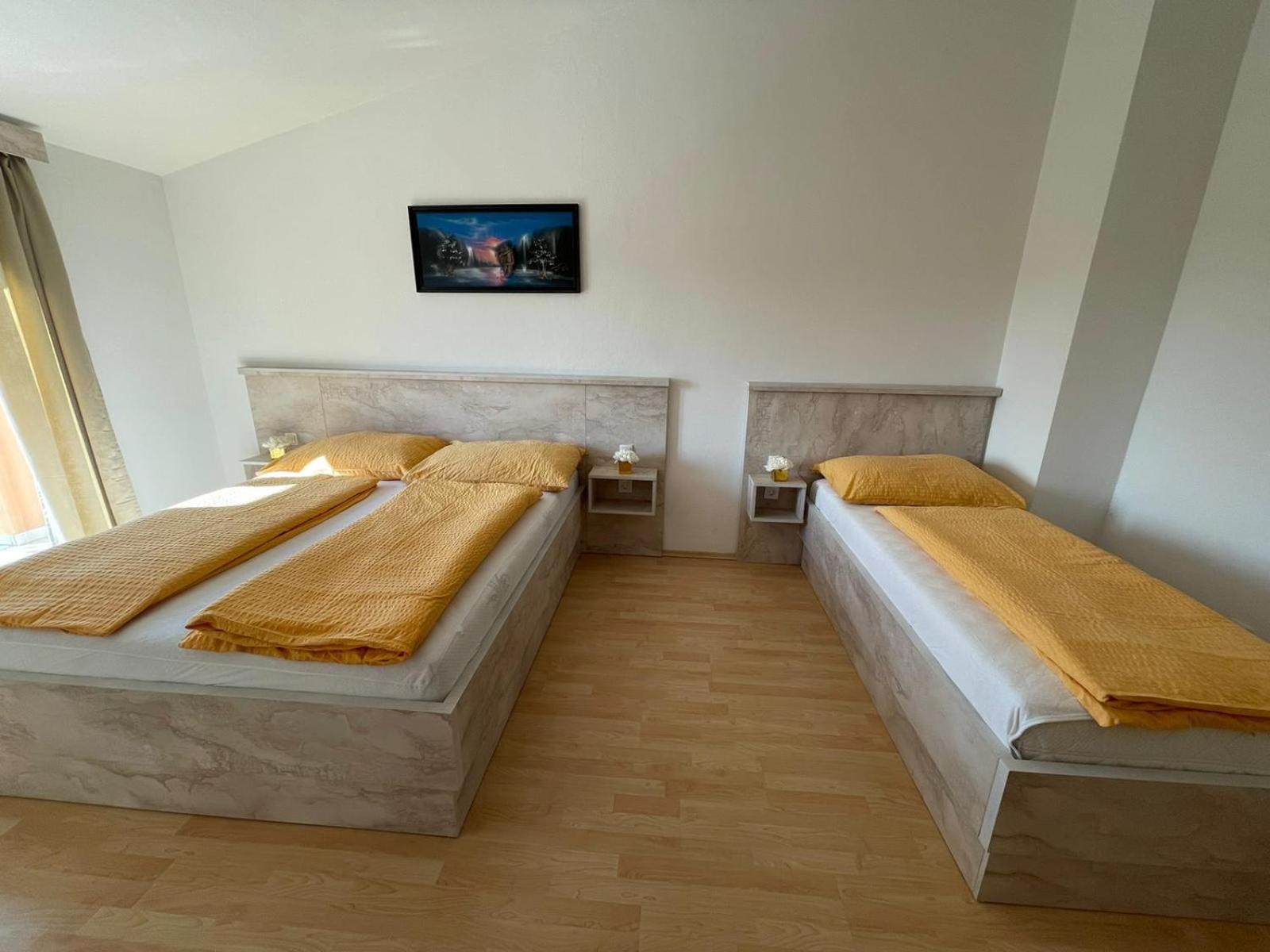 Triple Room with Balcony - Photo 6