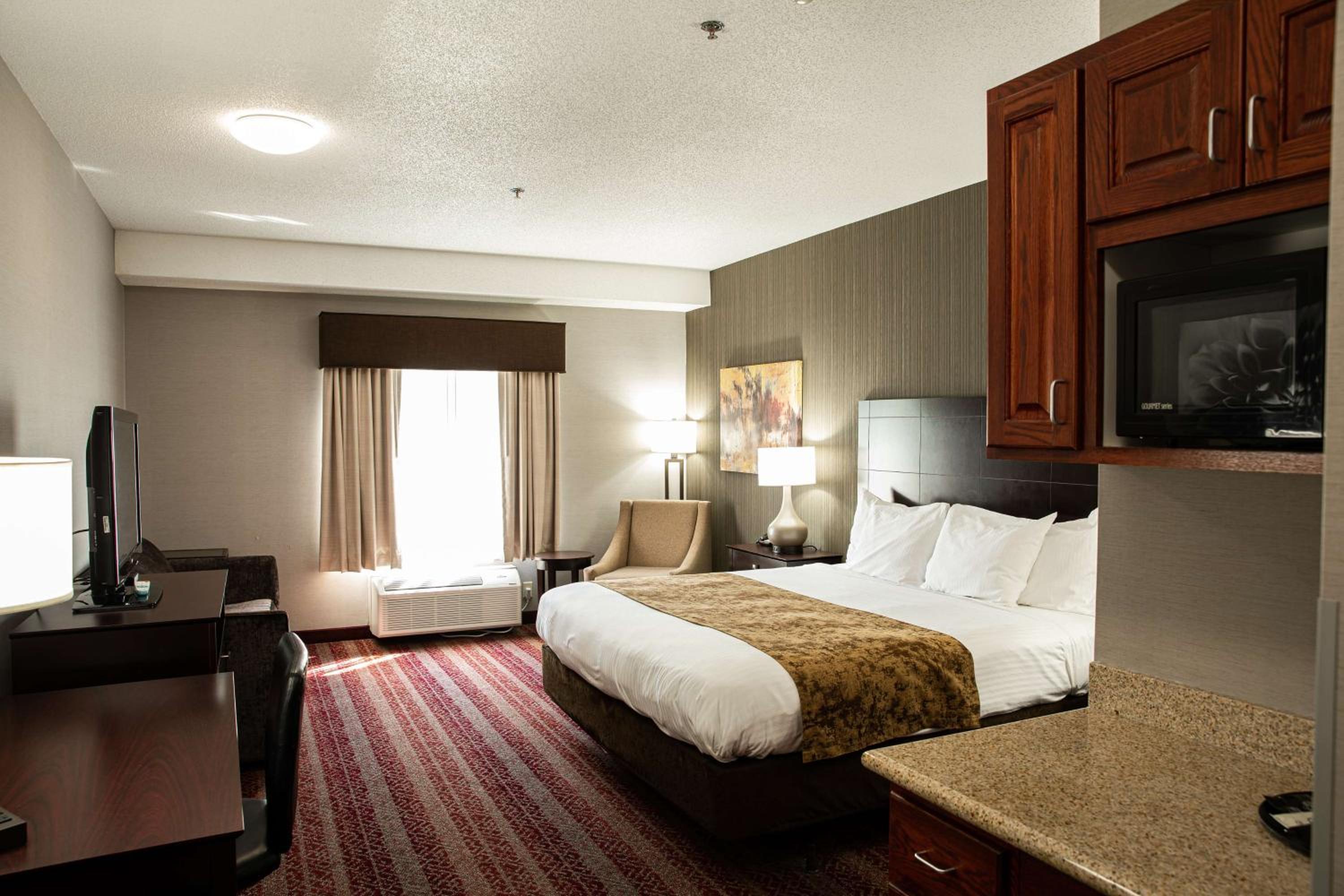 King Room with Sofa Bed - Photo 1