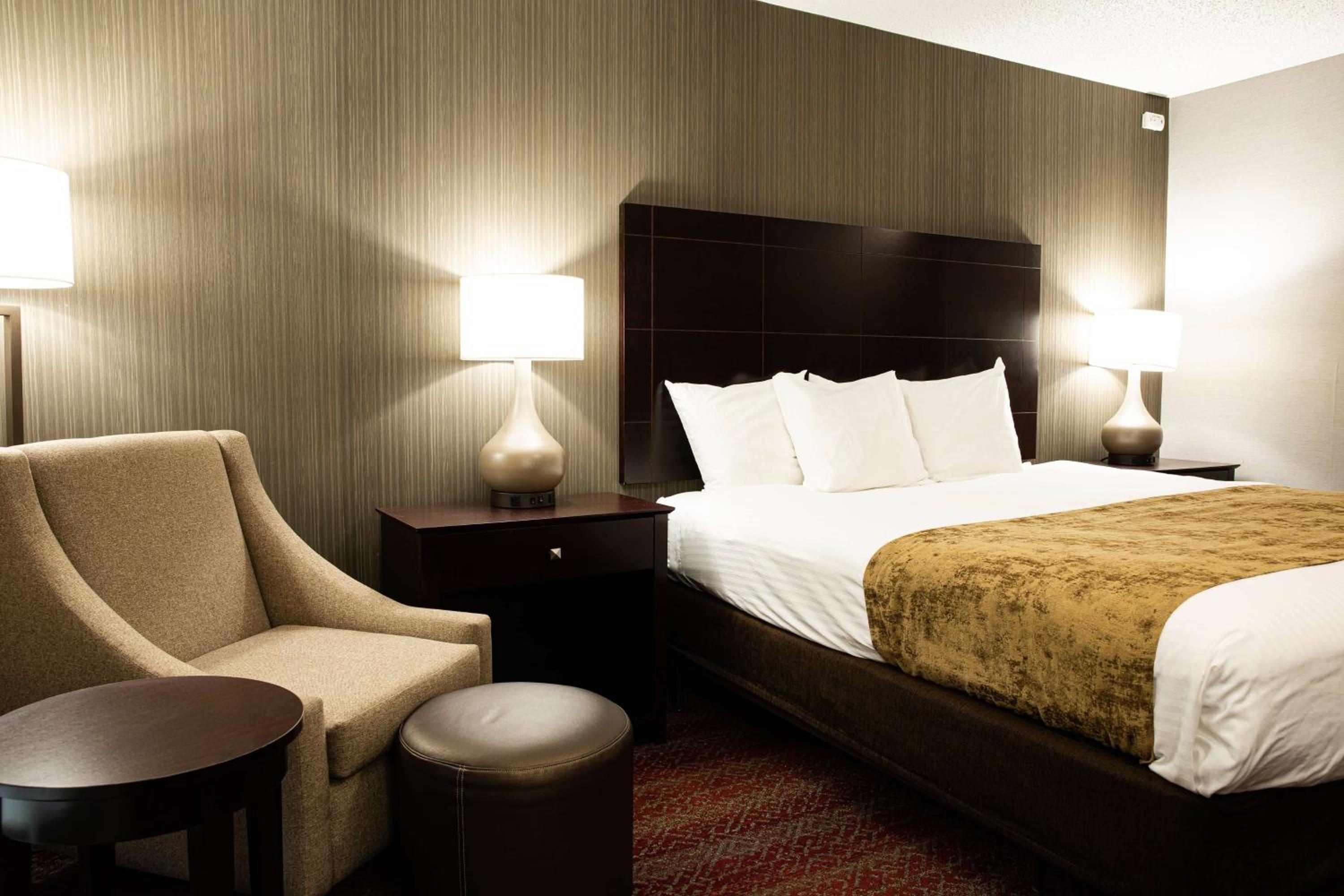 King Room - Non-Smoking - Photo 3