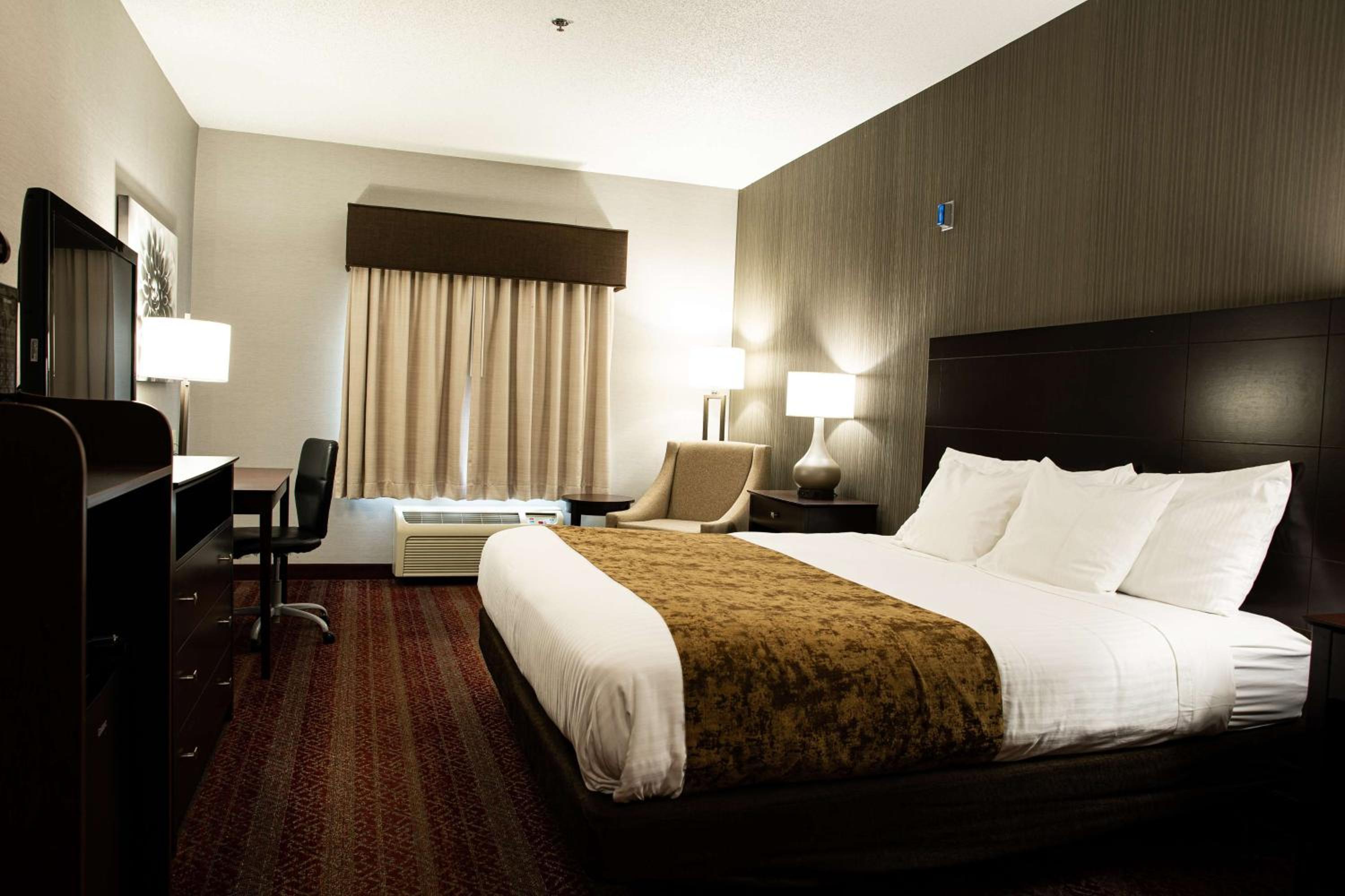 King Room with Bath Tub - Disability Access/Non-Smoking  - Photo 1