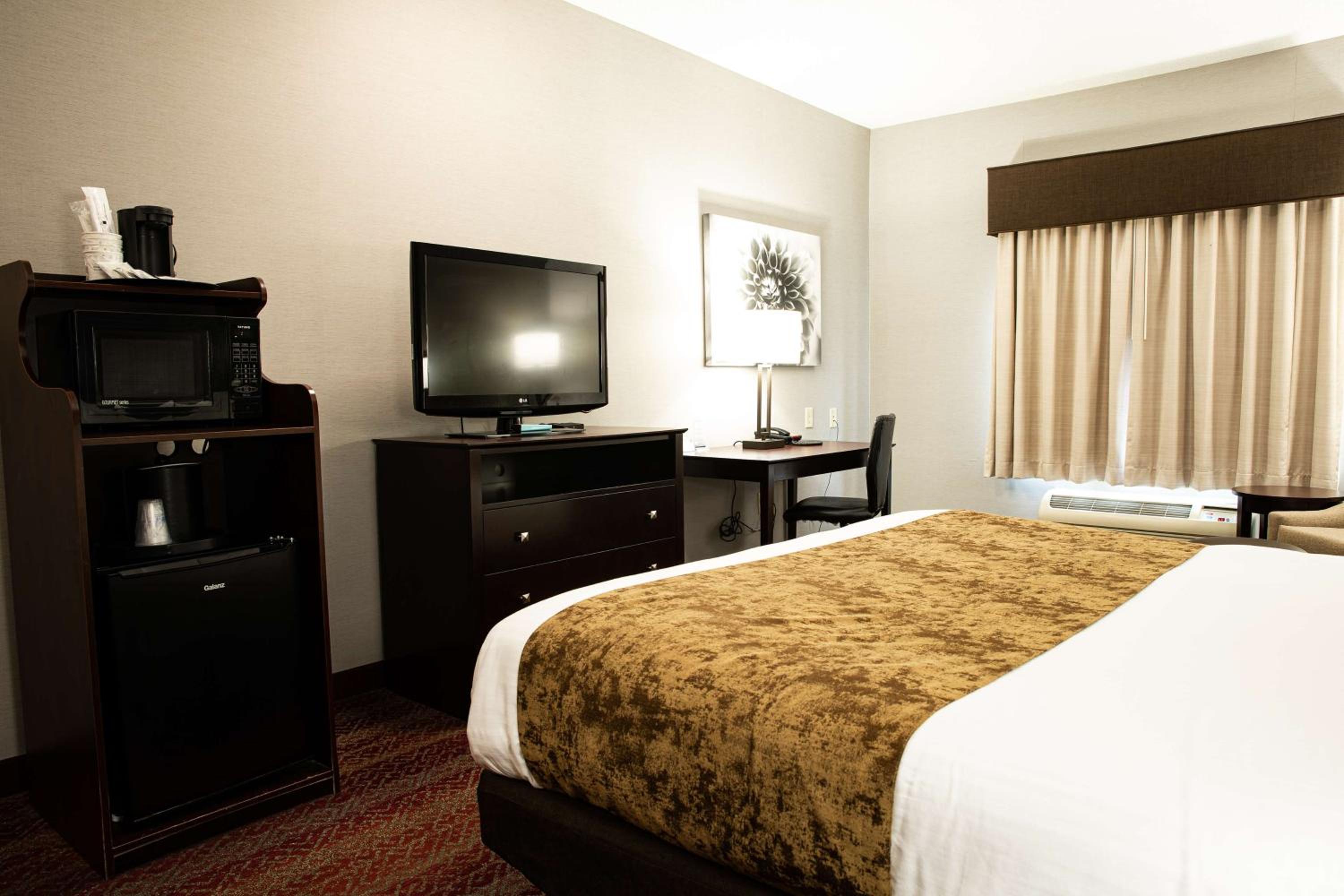 King Room with Bath Tub - Disability Access/Non-Smoking  - Photo 4