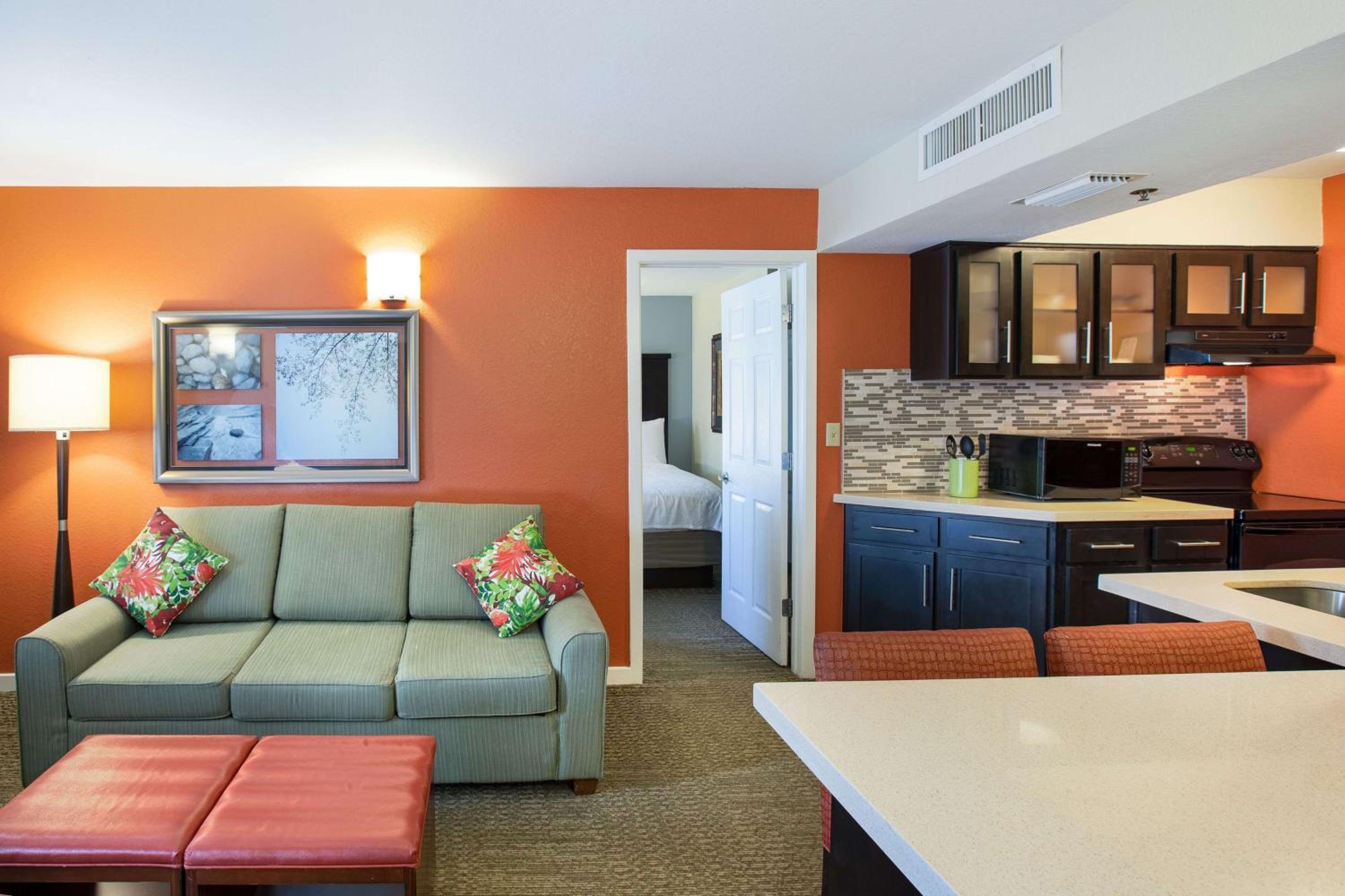 Two-Bedroom Suite with King and Two Double Beds thumbnail 5