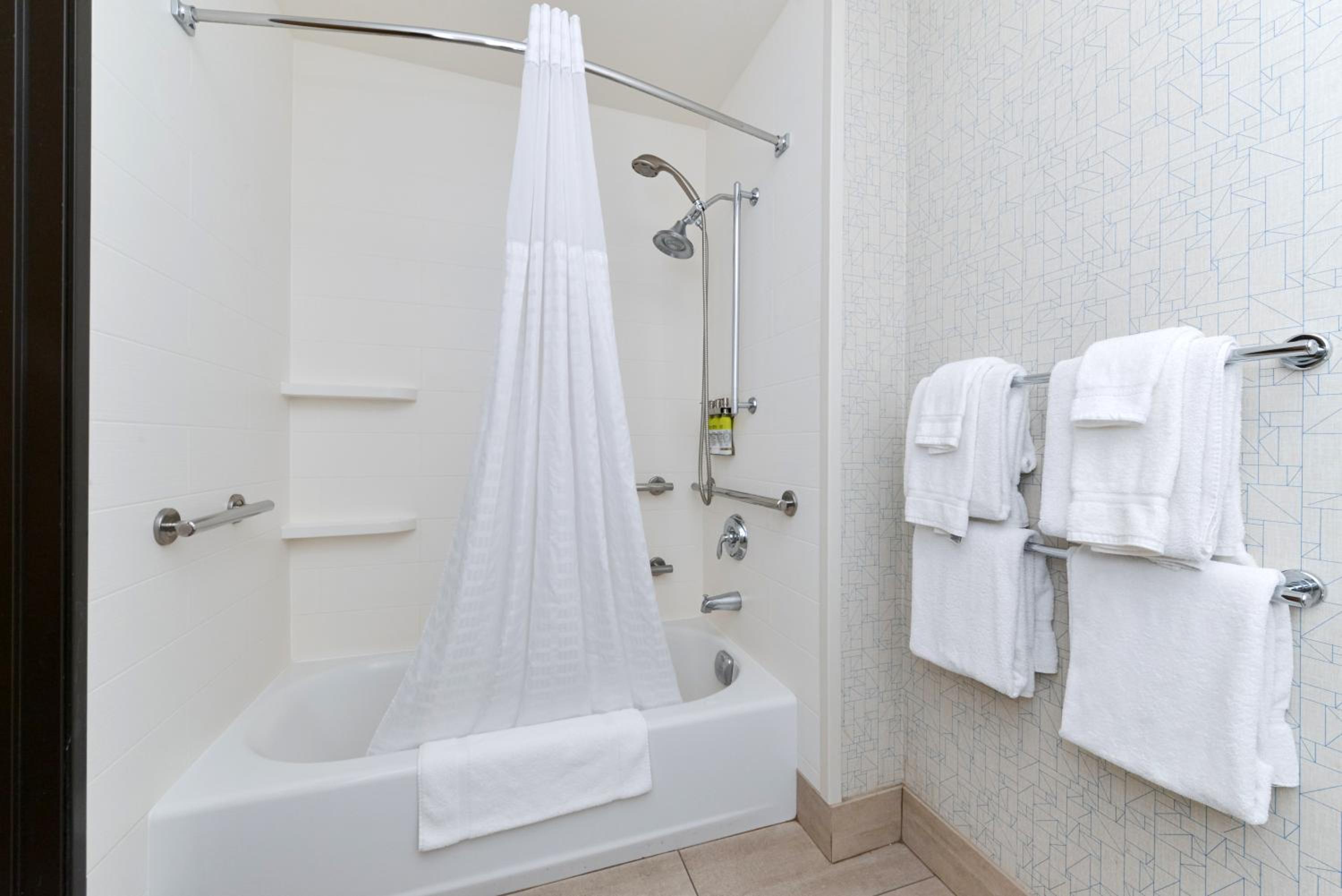 Deluxe King Room - Mobility Access - Photo 4