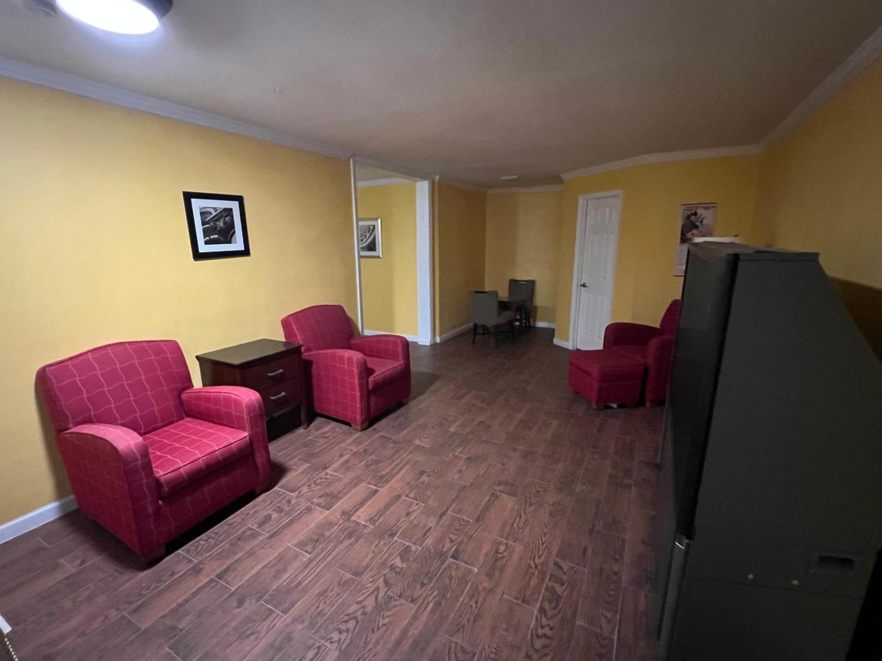 Deluxe King Suite photo 1