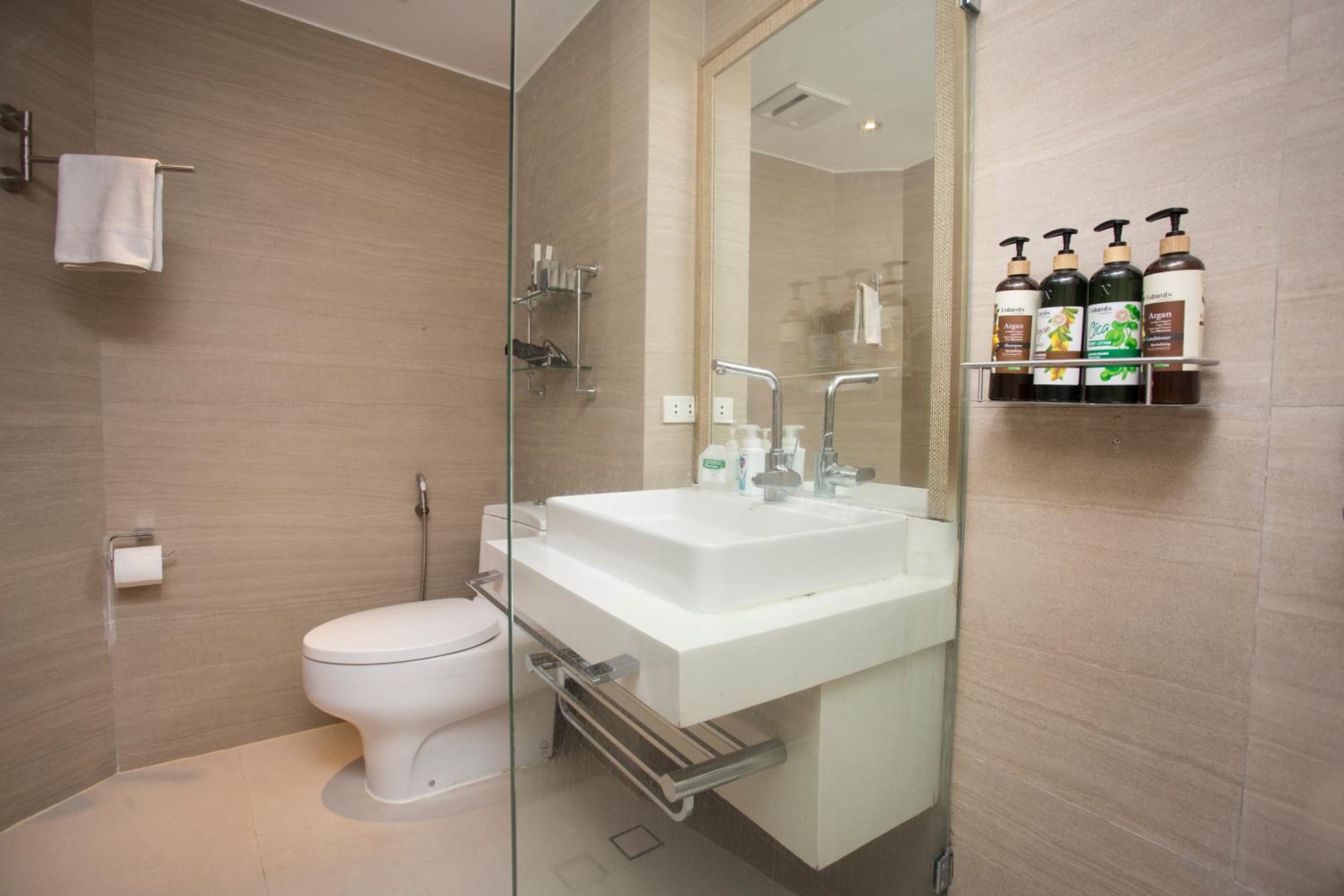 Suite Room with Poolview - Photo 5
