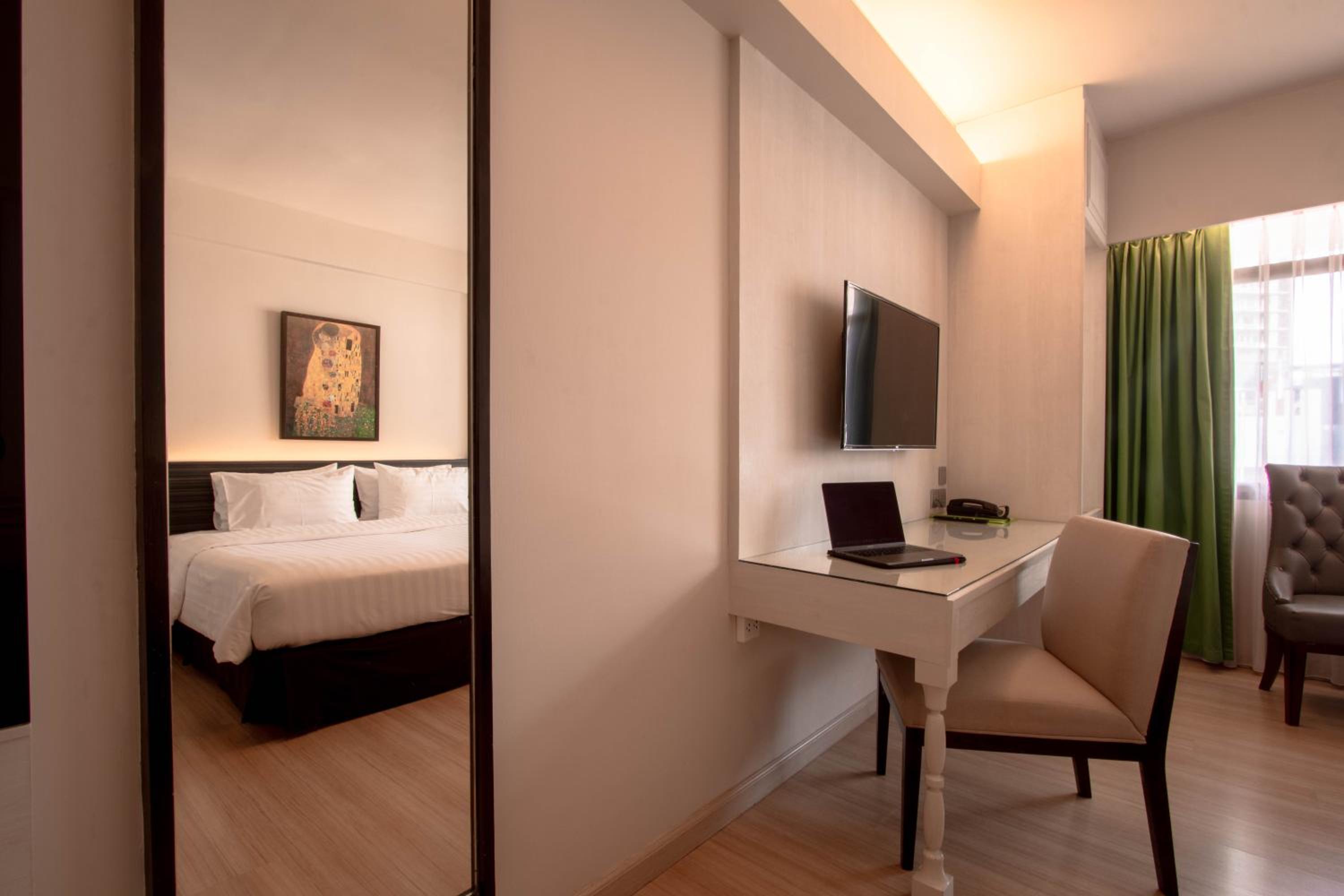 Premier King Room photo 3