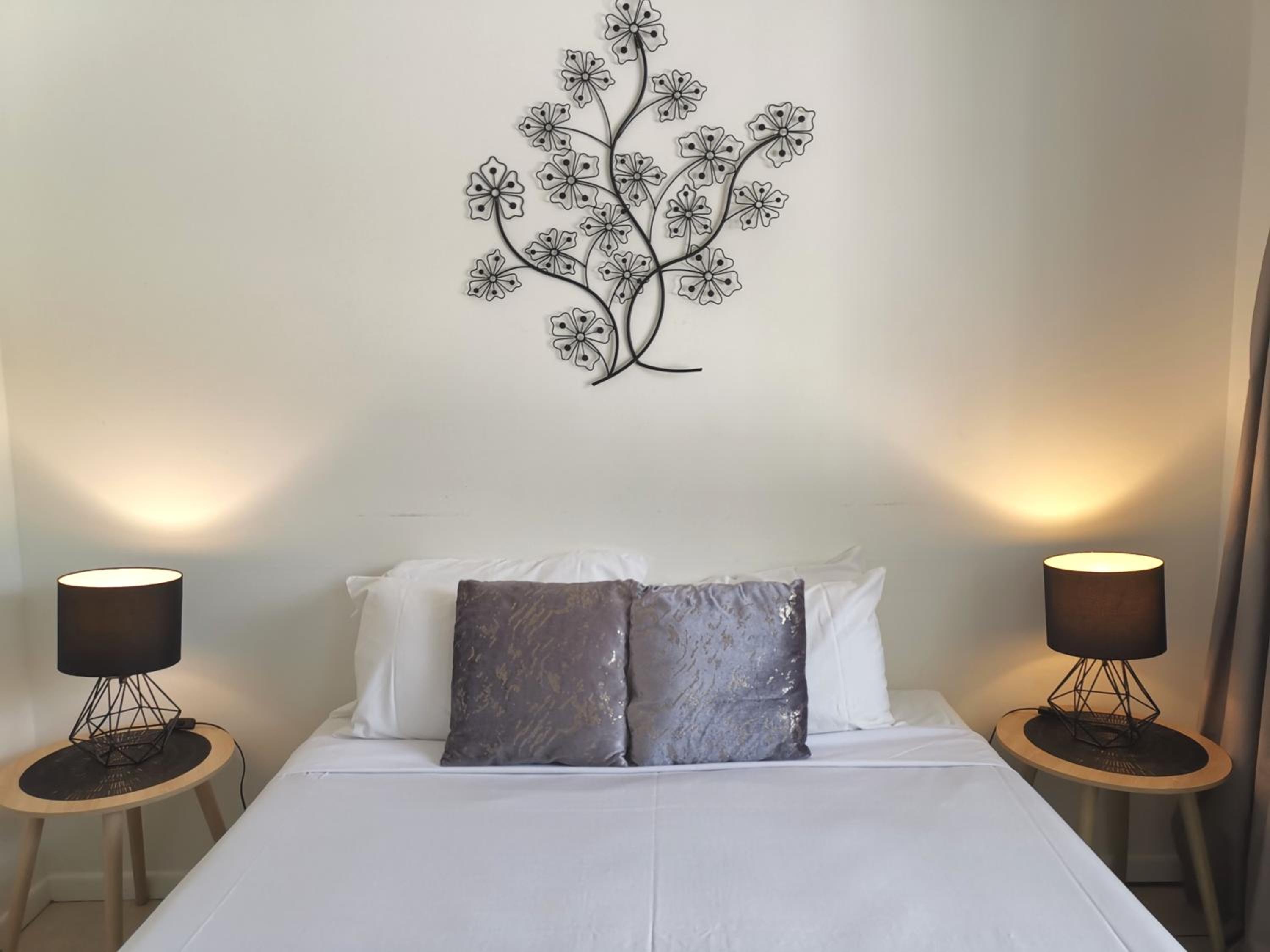 Standard One-Bedroom Apartment - Photo 4