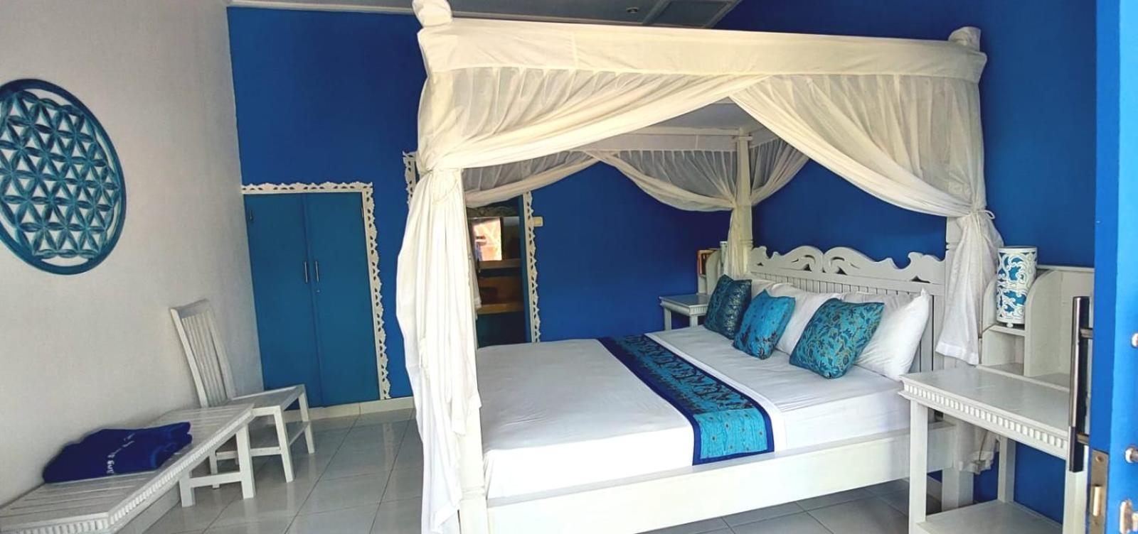 Queen Room with Garden View - Photo 18