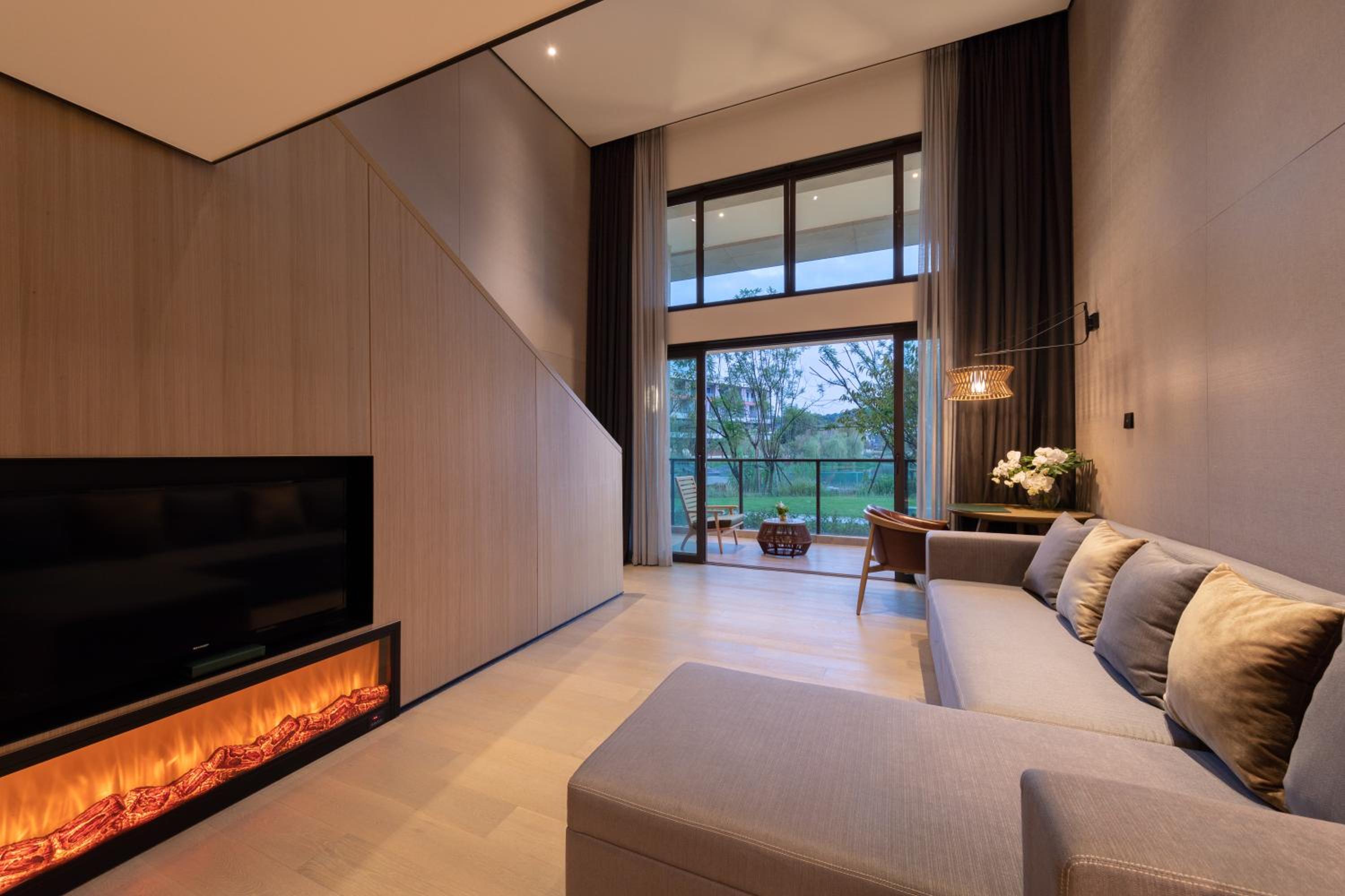 The Level Duplex Room with Lake View - Photo 7