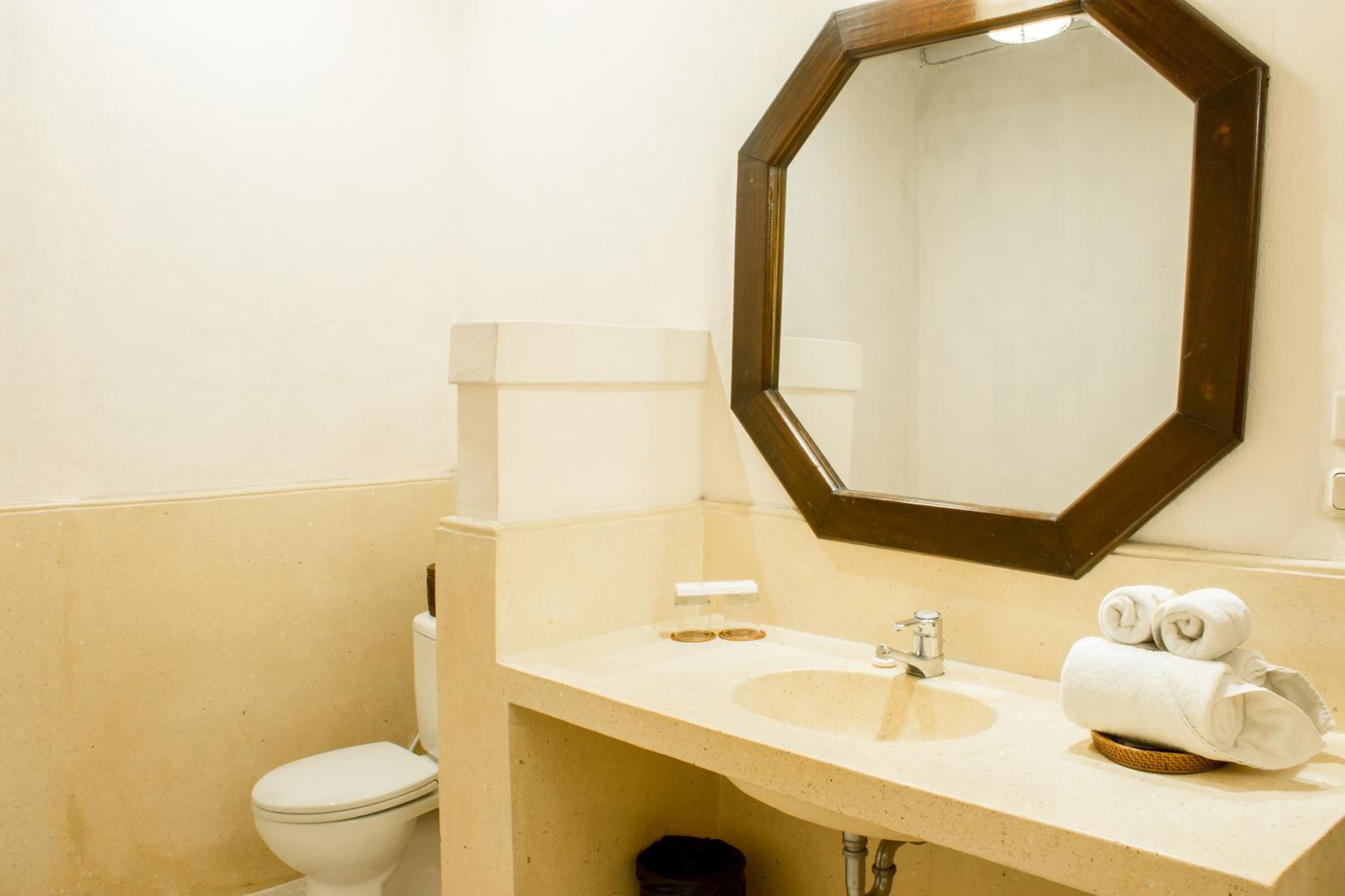 Deluxe Double or Twin Room - Photo 7