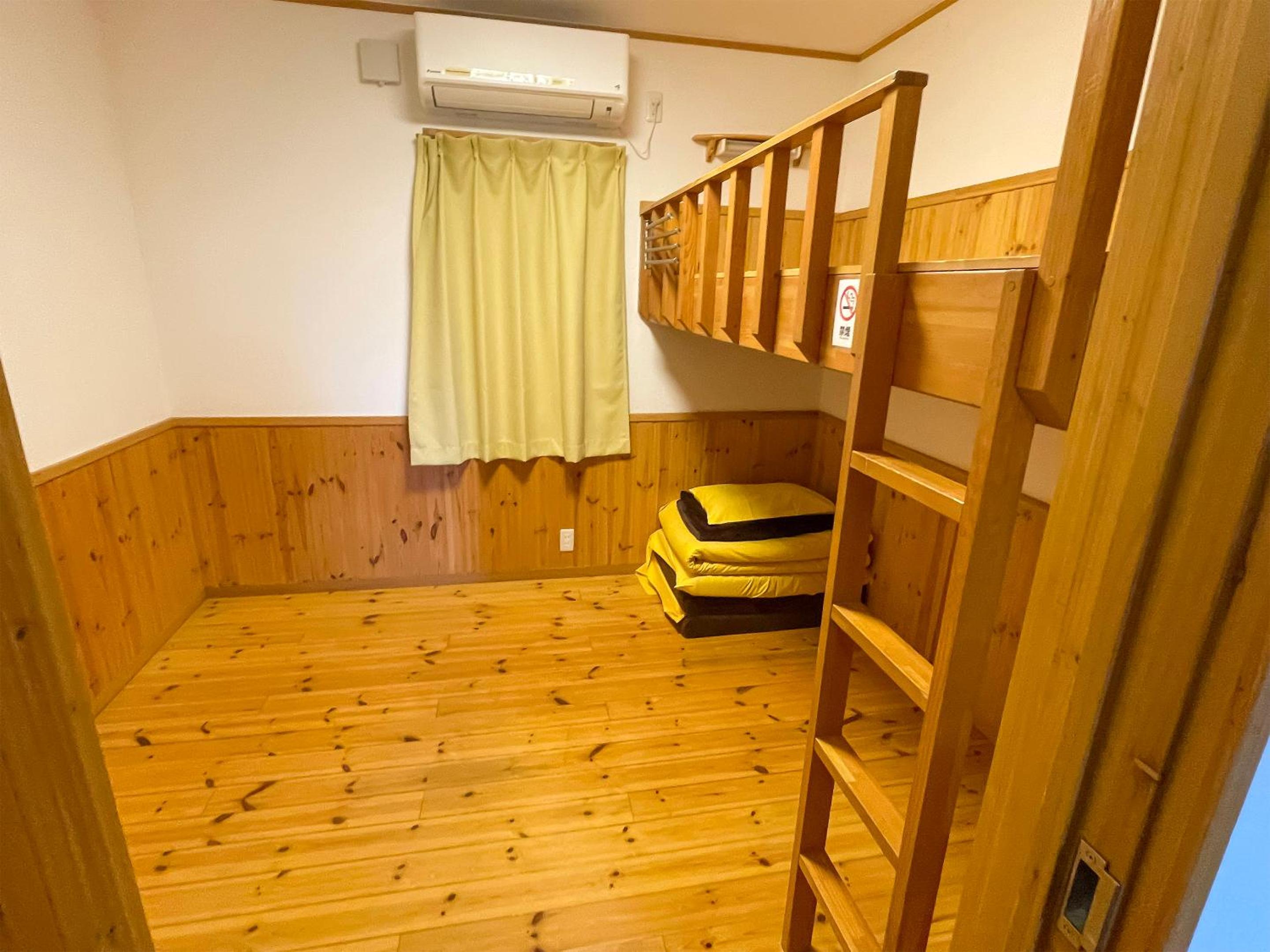Economy Twin Room - Photo 10