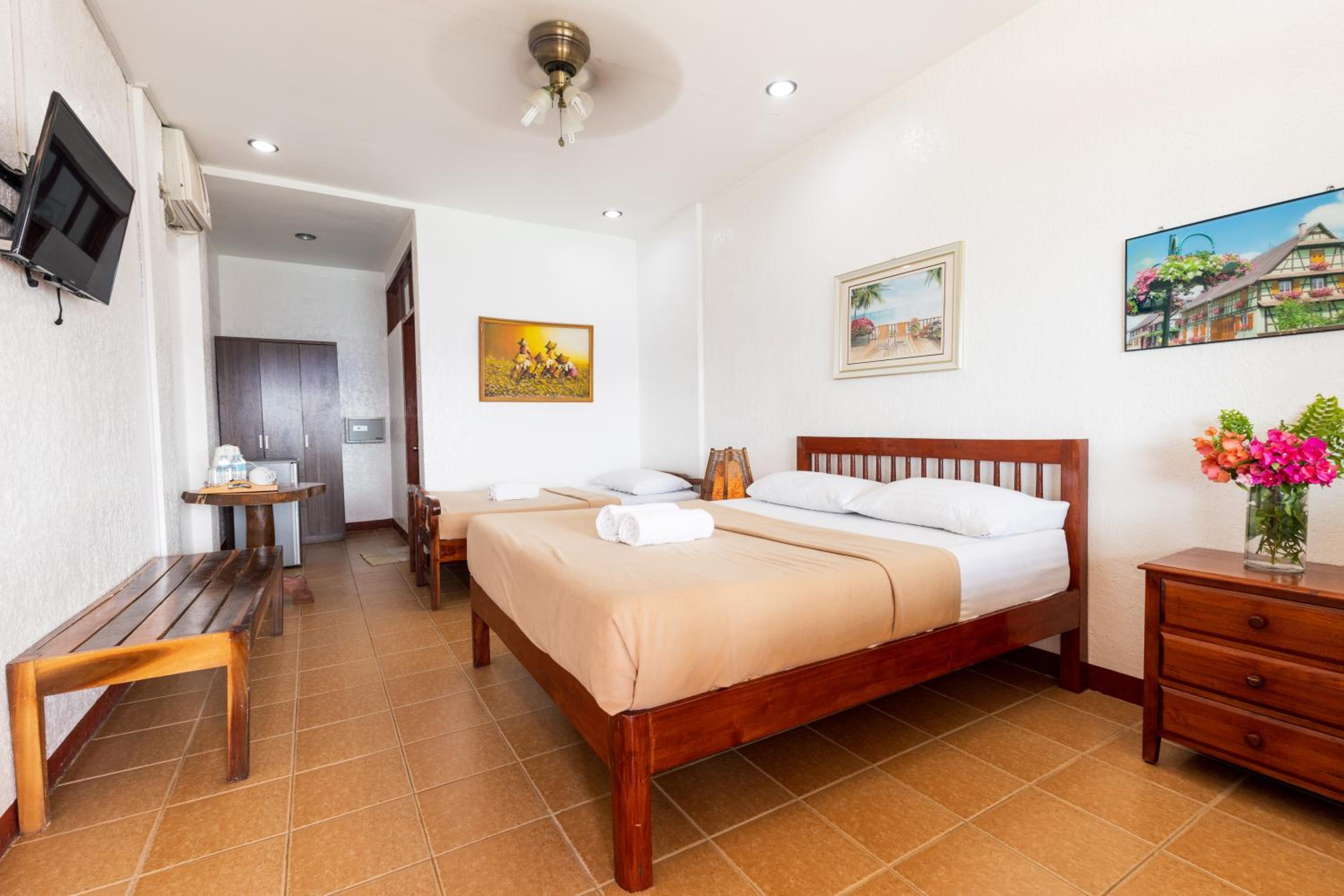 Deluxe Triple Room with Sea View - Photo 2