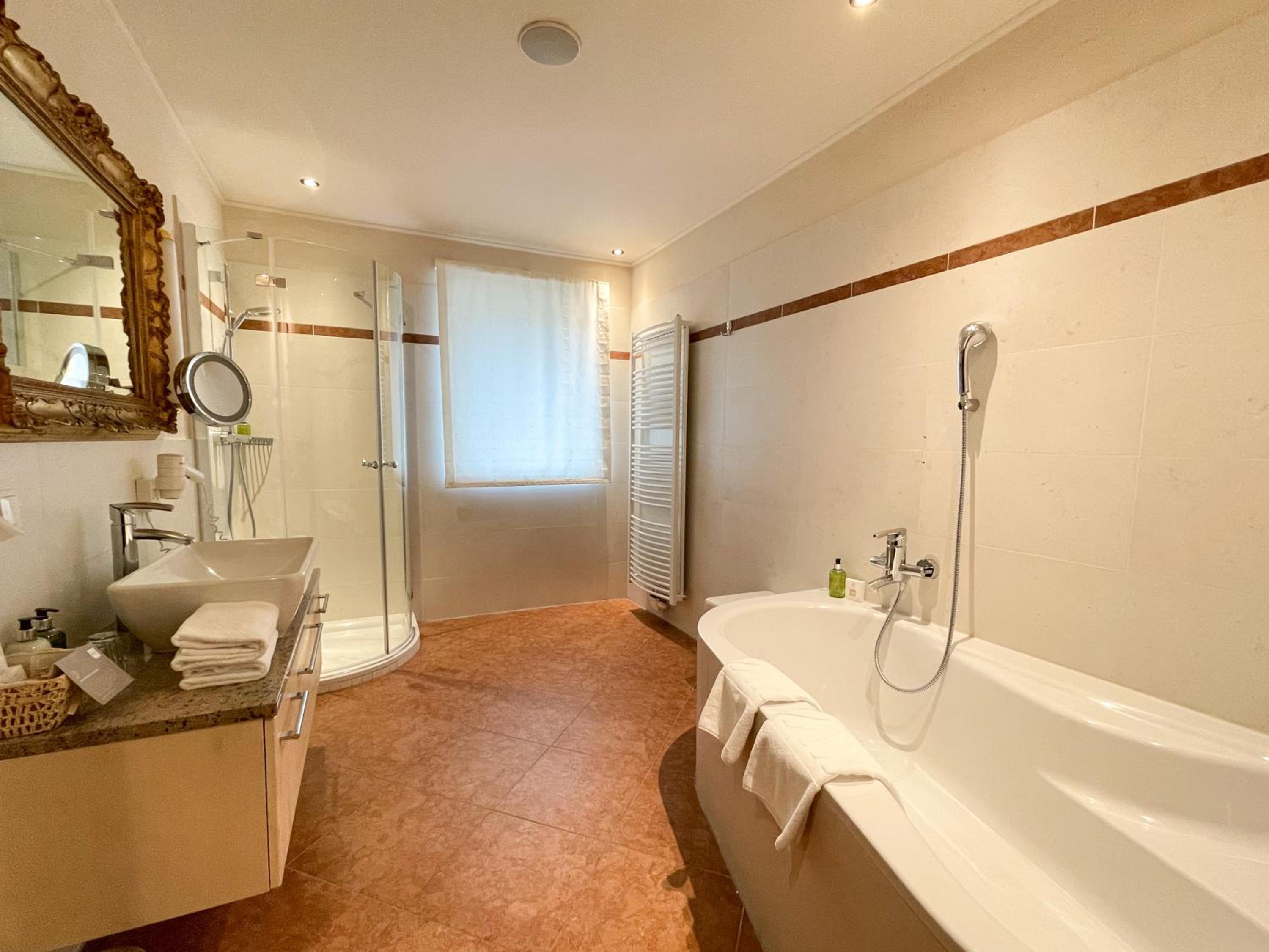 Suite with Garden View - Photo 2