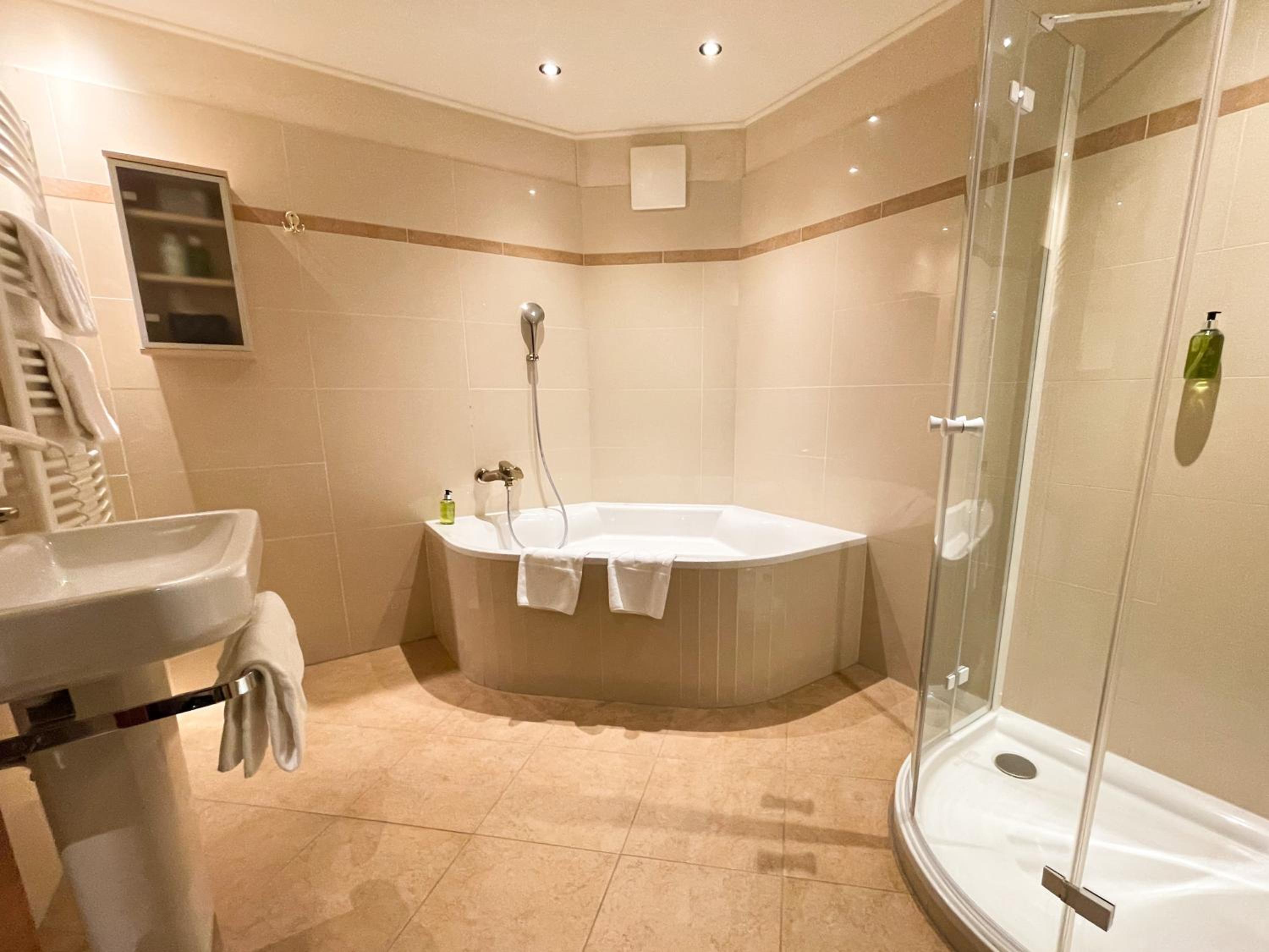 Junior Suite with Garden View - Photo 2
